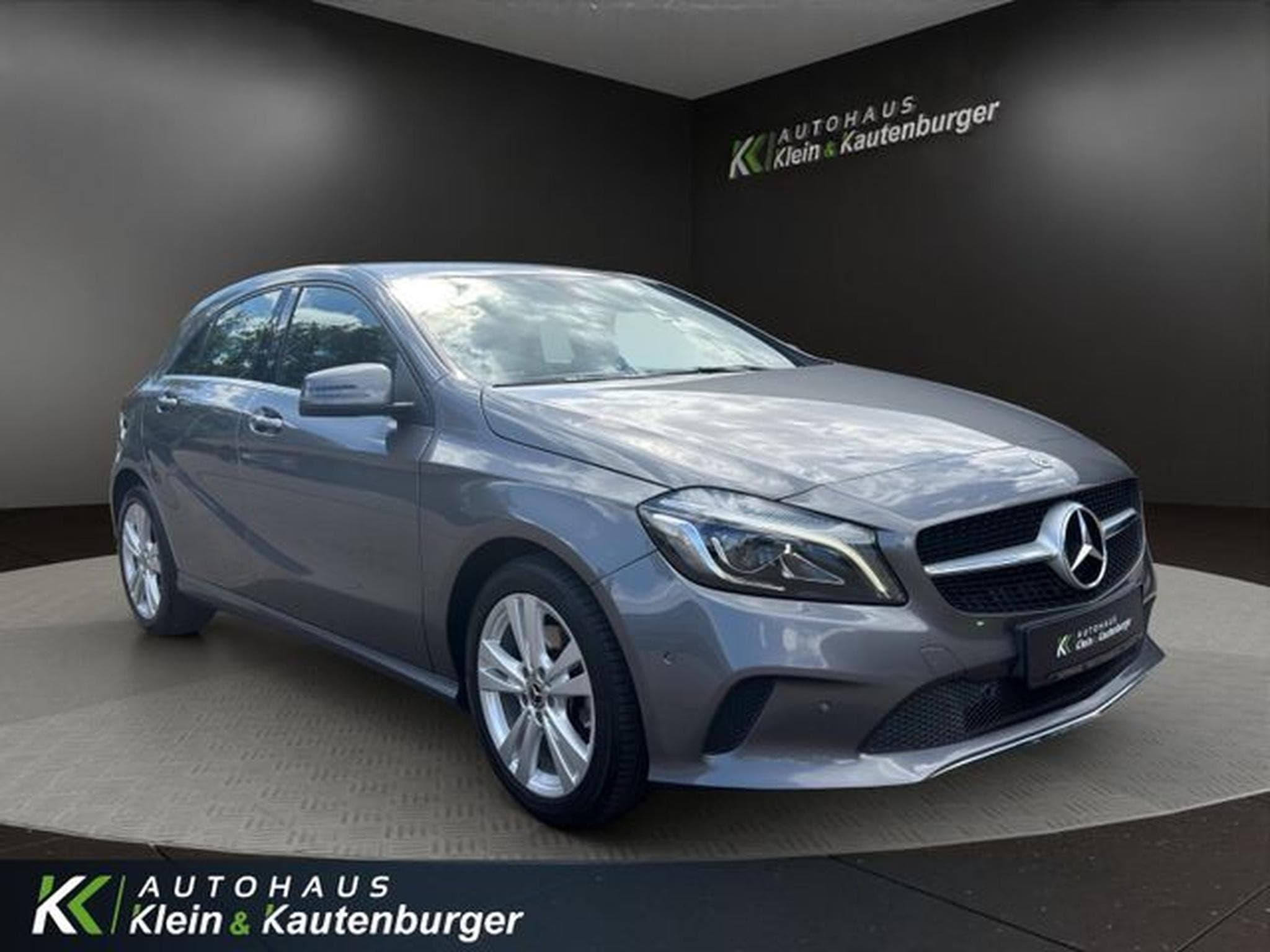 Mercedes A 180 A 180 URBAN+KAMERA+NAVI+LED +REGENSENS+PTS (2017) - Foto 3