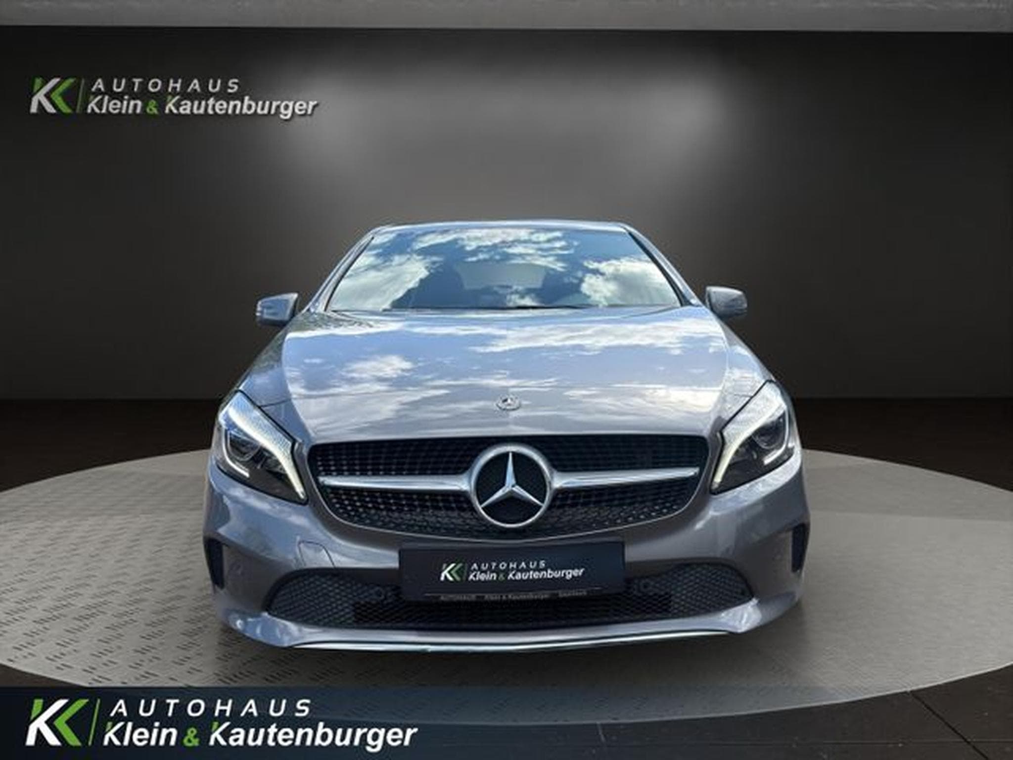 Mercedes A 180 A 180 URBAN+KAMERA+NAVI+LED +REGENSENS+PTS (2017) - Foto 2