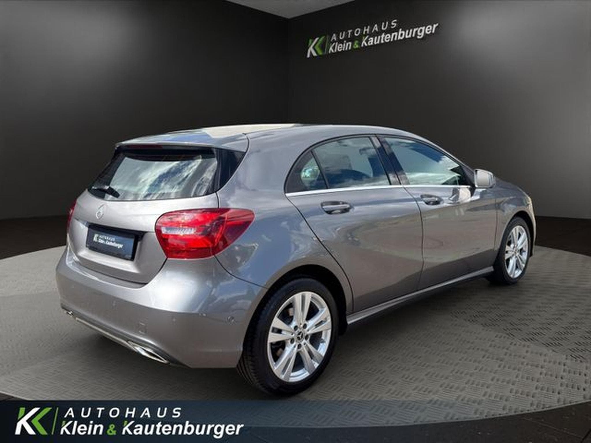 Mercedes A 180 A 180 URBAN+KAMERA+NAVI+LED +REGENSENS+PTS (2017) - Foto 5