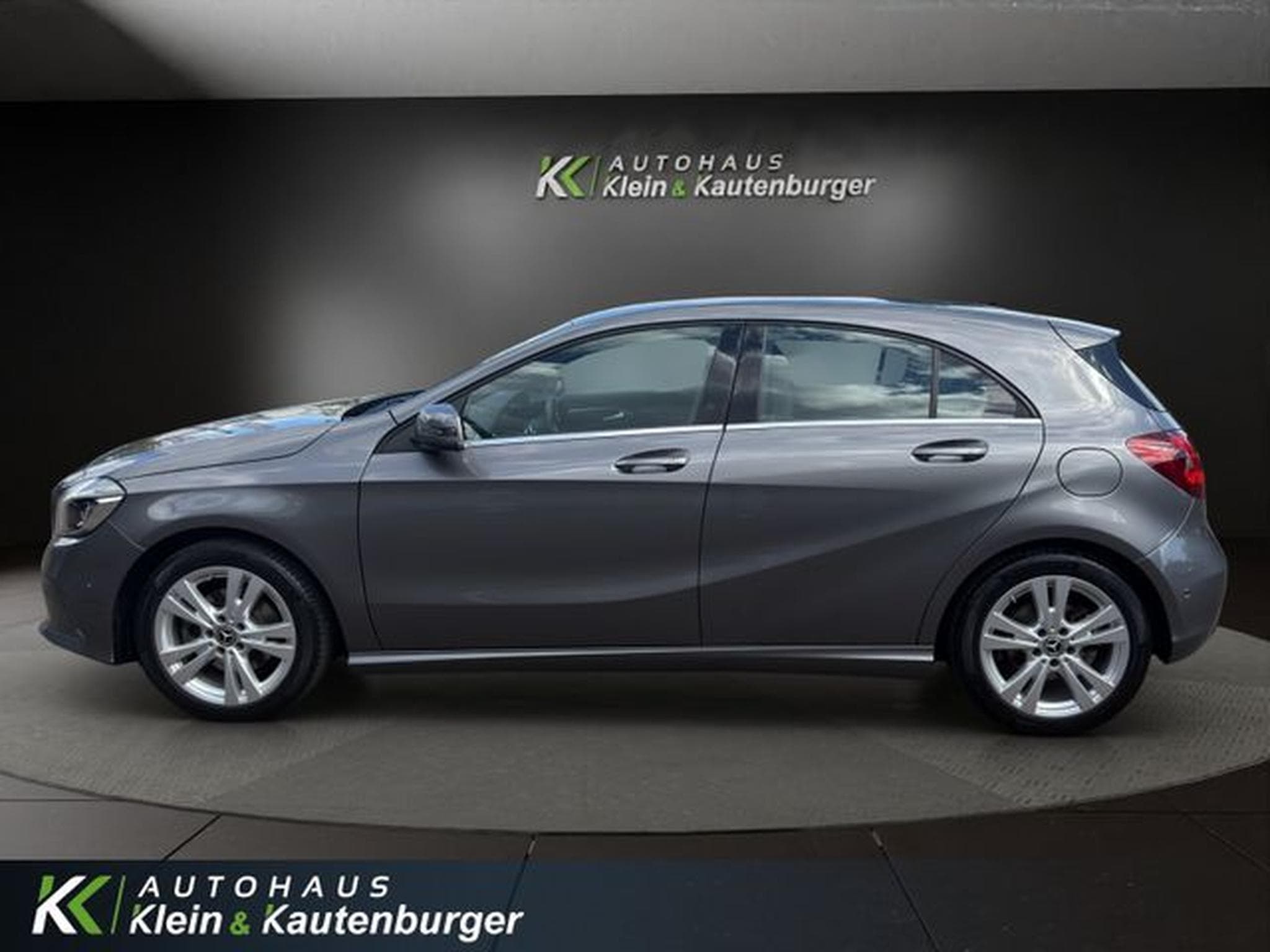 Mercedes A 180 A 180 URBAN+KAMERA+NAVI+LED +REGENSENS+PTS (2017) - Foto 8