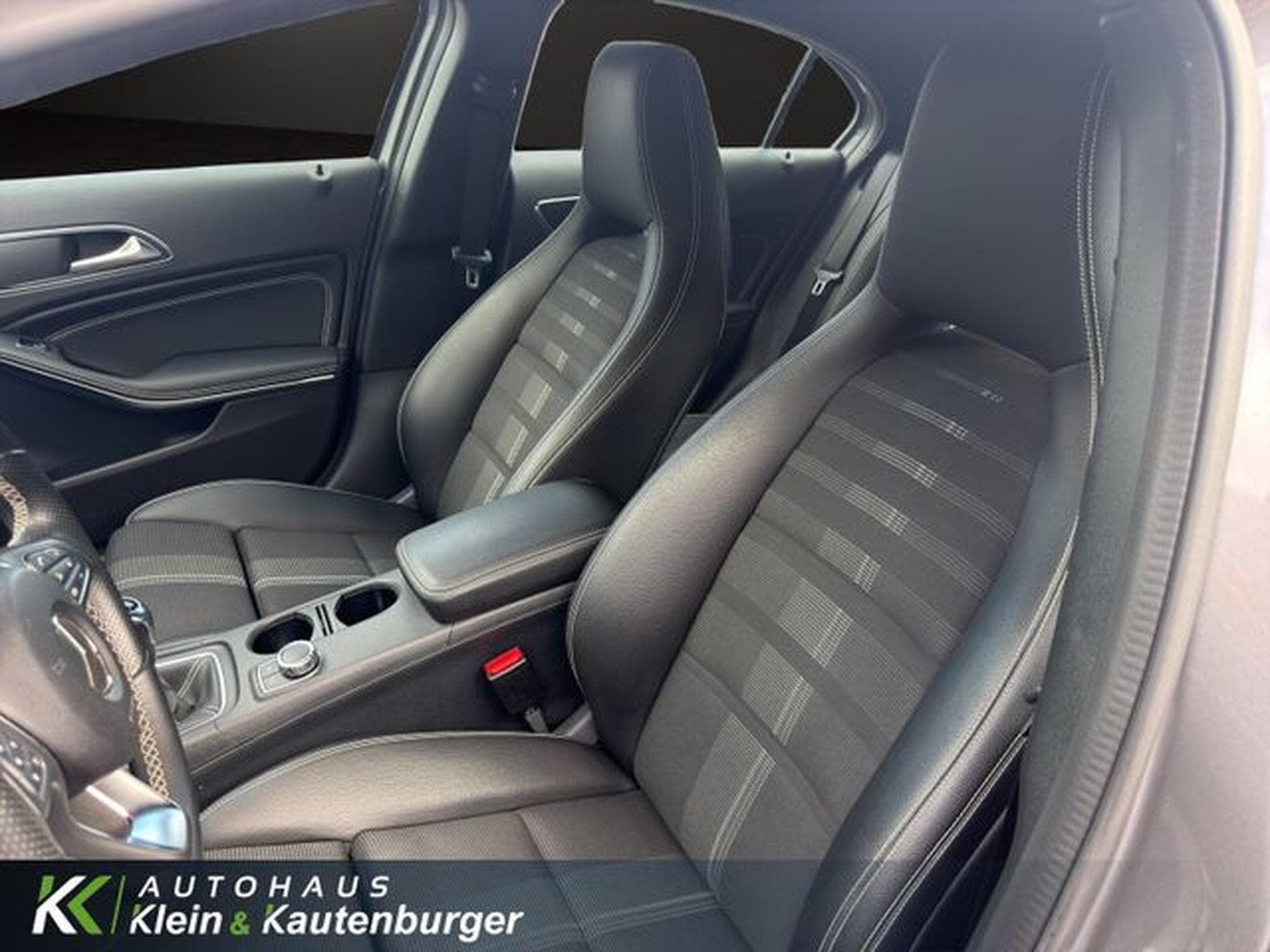 Mercedes A 180 A 180 URBAN+KAMERA+NAVI+LED +REGENSENS+PTS (2017) - Foto 13