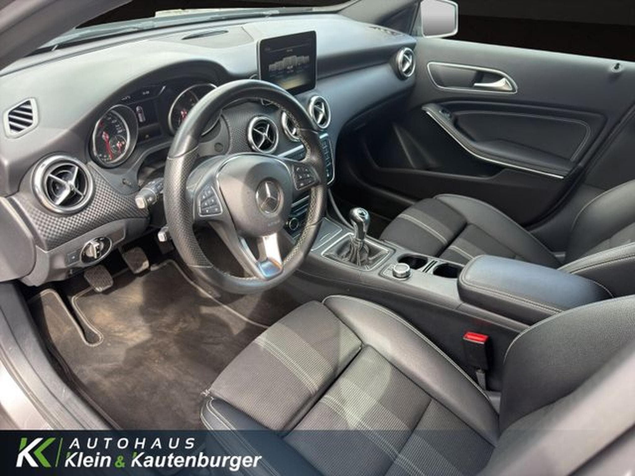 Mercedes A 180 A 180 URBAN+KAMERA+NAVI+LED +REGENSENS+PTS (2017) - Foto 11