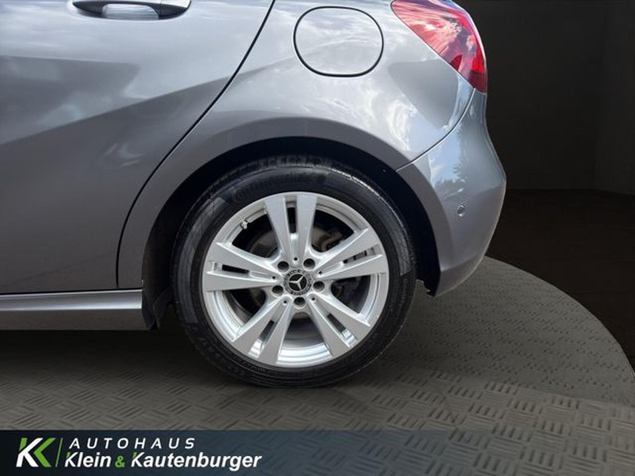 Mercedes A 180 A 180 URBAN+KAMERA+NAVI+LED +REGENSENS+PTS (2017) - Foto 10