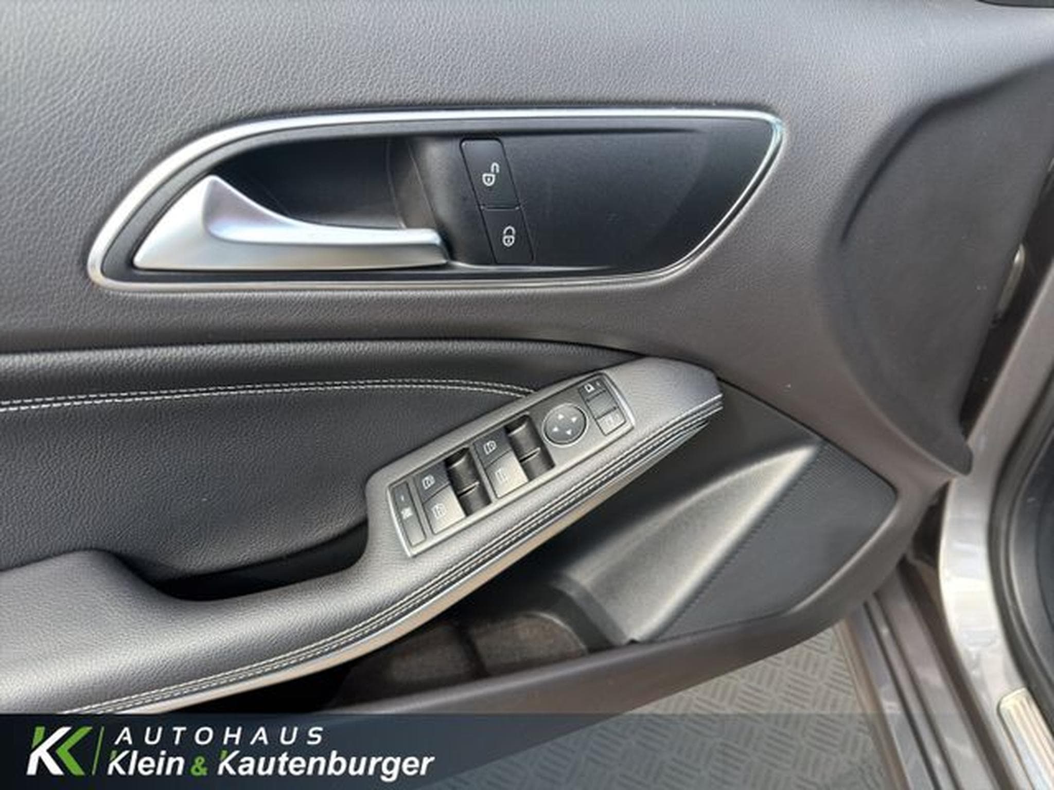 Mercedes A 180 A 180 URBAN+KAMERA+NAVI+LED +REGENSENS+PTS (2017) - Foto 12
