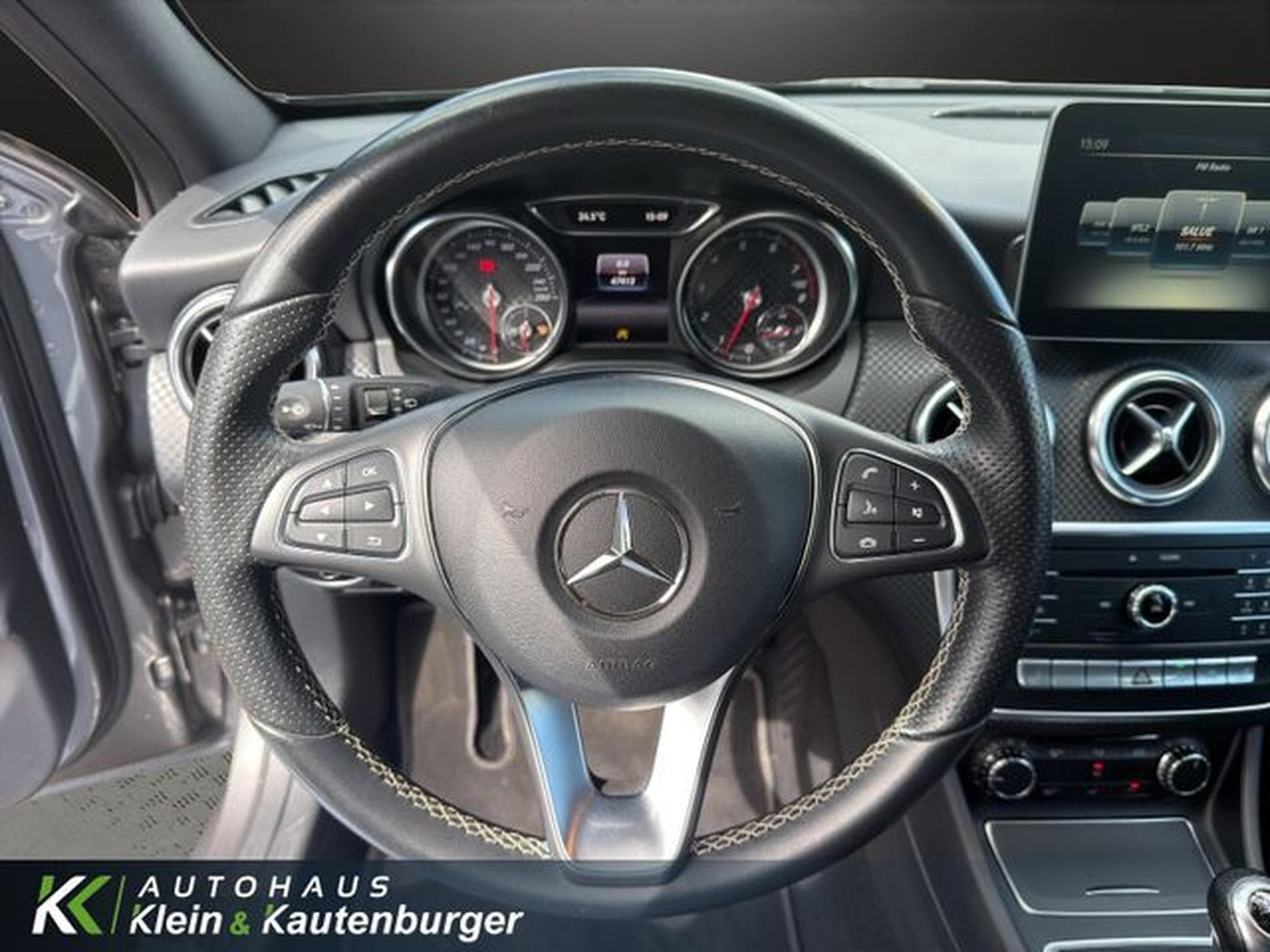 Mercedes A 180 A 180 URBAN+KAMERA+NAVI+LED +REGENSENS+PTS (2017) - Foto 15