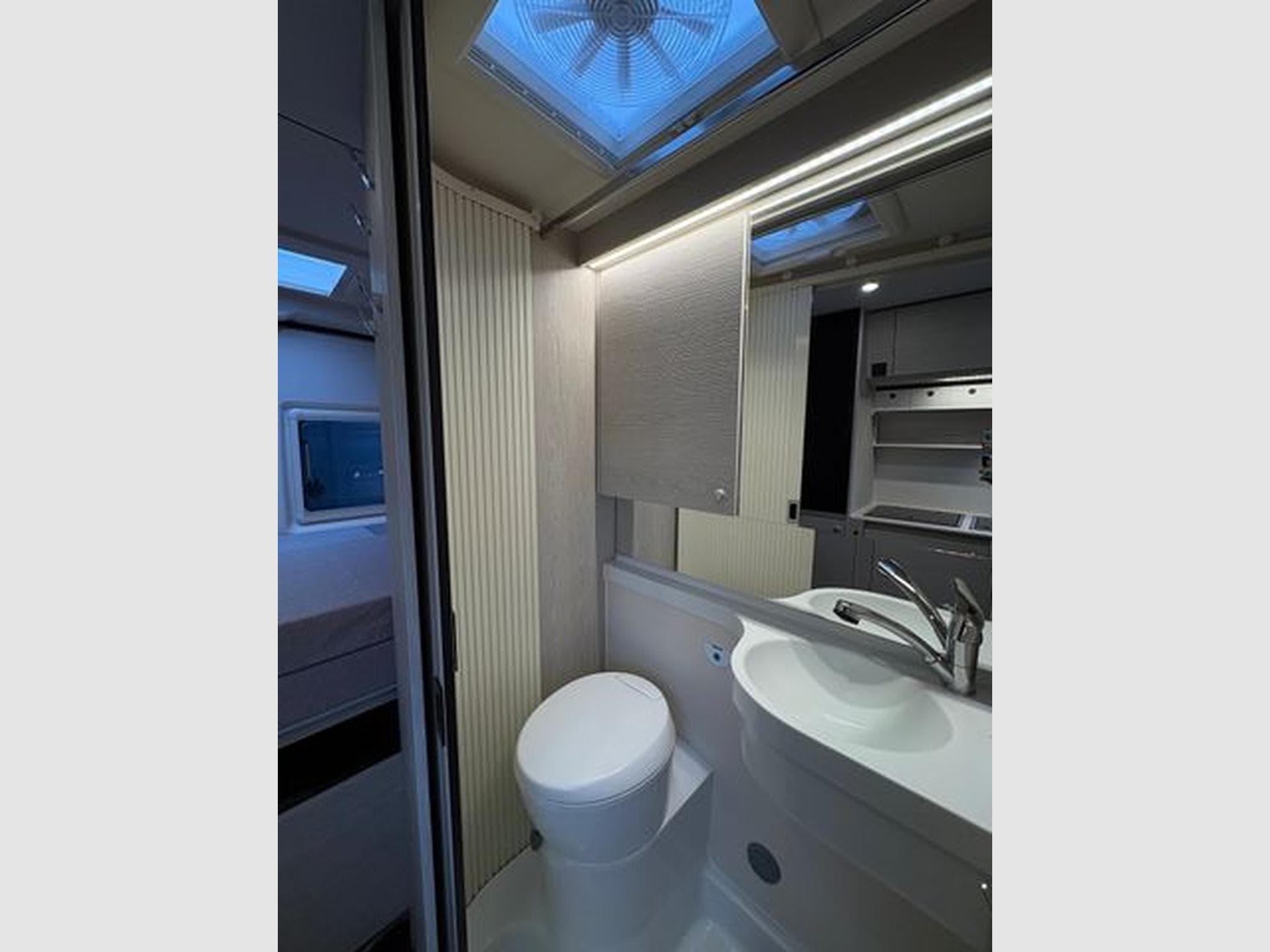Tourne Mobile Cruise 6.0m, 2.2 BlueHDI 140, Schalter (2024) - Foto 14