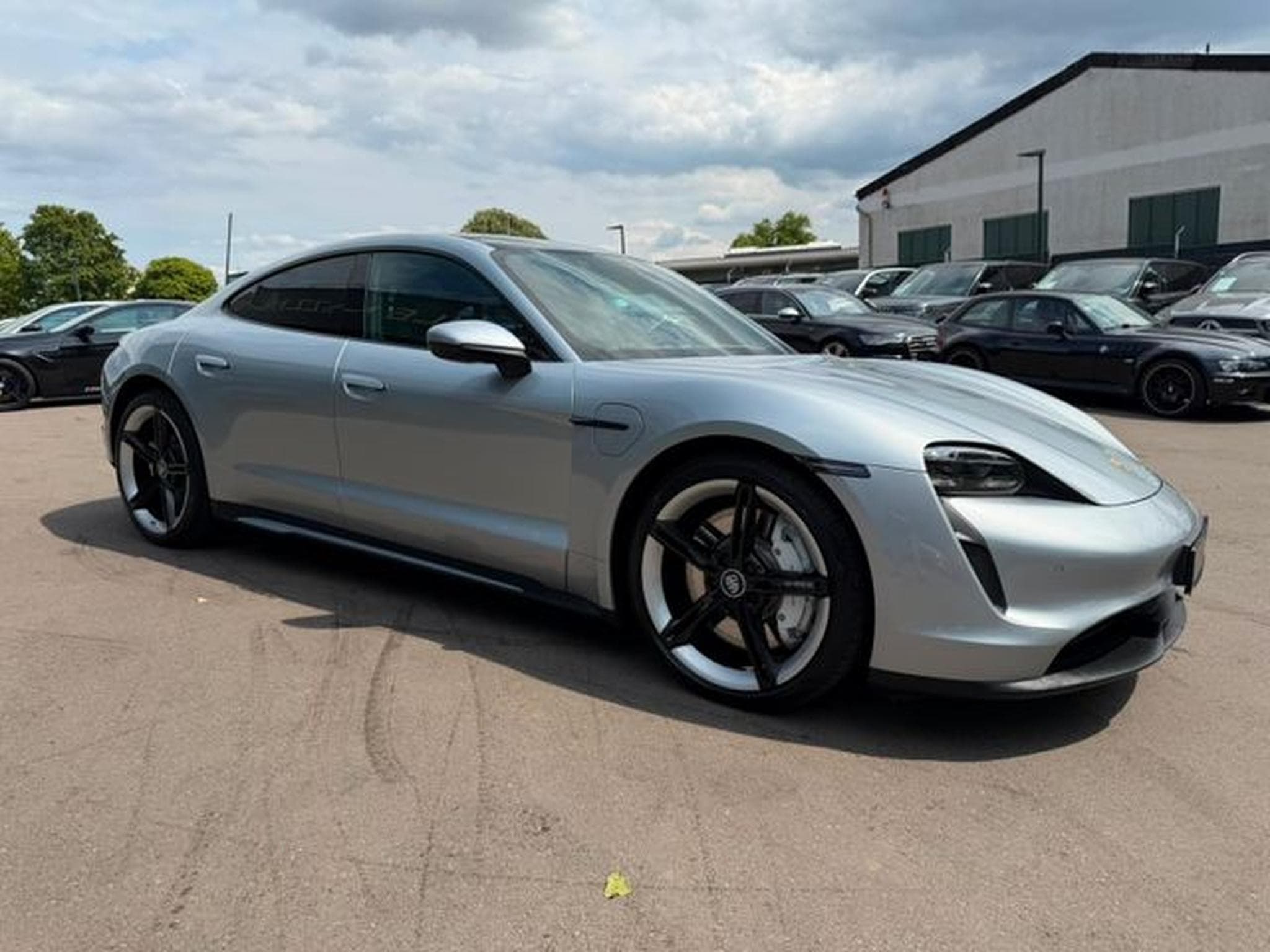 Porsche Taycan TAYCAN 4S *SPORT-CHRONO*SPORT-DESIGN*PANO*LUFT* (2020) - Photo 6