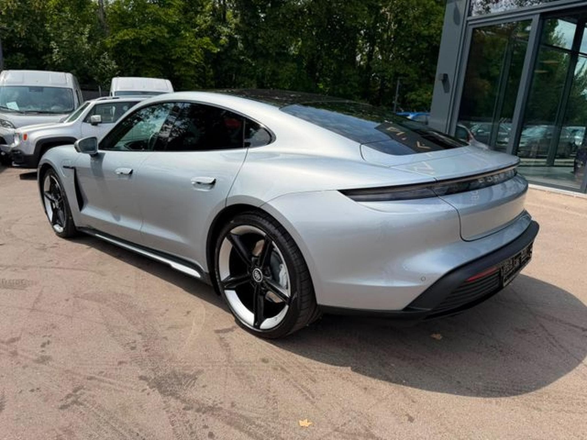 Porsche Taycan TAYCAN 4S *SPORT-CHRONO*SPORT-DESIGN*PANO*LUFT* (2020) - Photo 9
