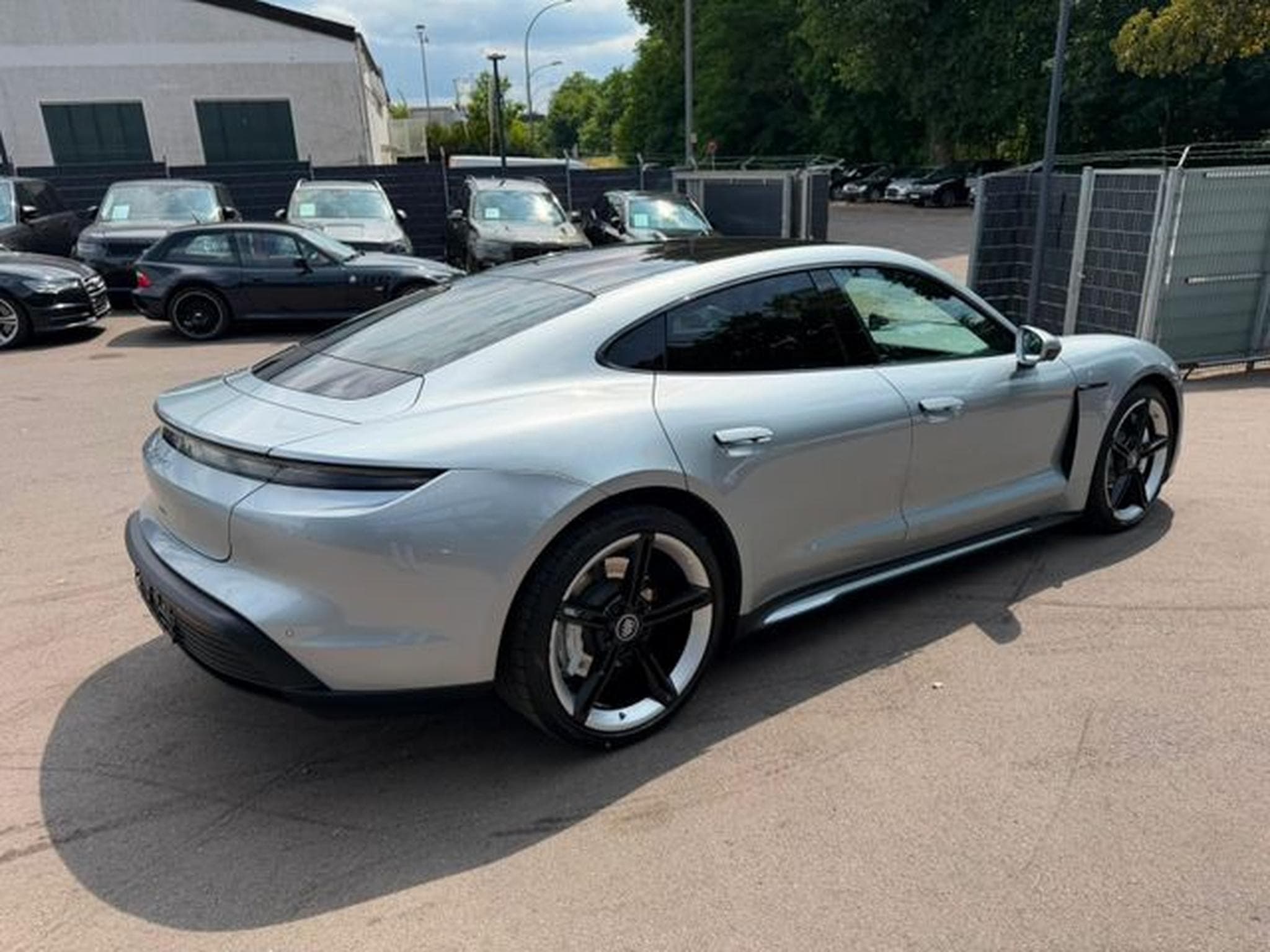 Porsche Taycan TAYCAN 4S *SPORT-CHRONO*SPORT-DESIGN*PANO*LUFT* (2020) - Photo 7