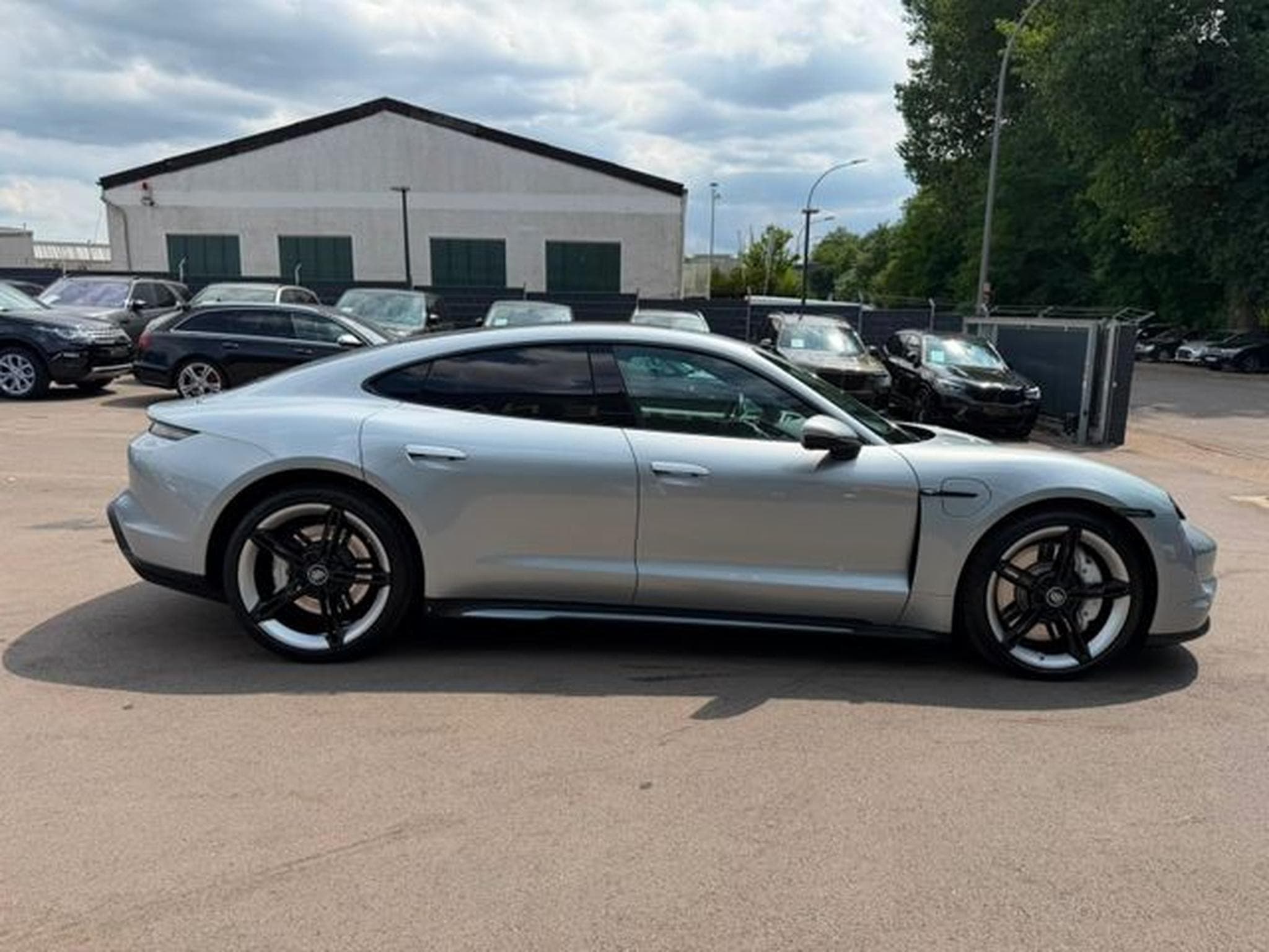Porsche Taycan TAYCAN 4S *SPORT-CHRONO*SPORT-DESIGN*PANO*LUFT* (2020) - Photo 13