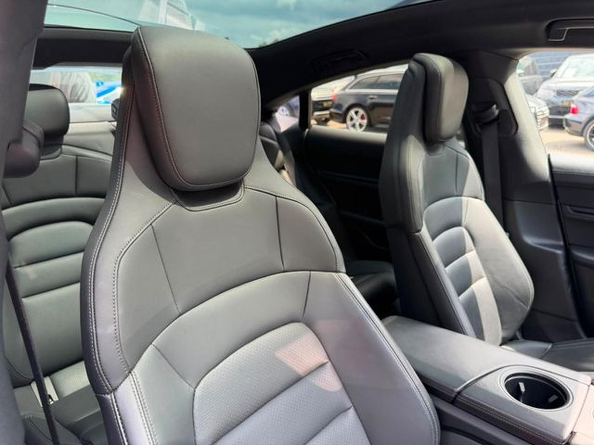Porsche Taycan TAYCAN 4S *SPORT-CHRONO*SPORT-DESIGN*PANO*LUFT* (2020) - Photo 15