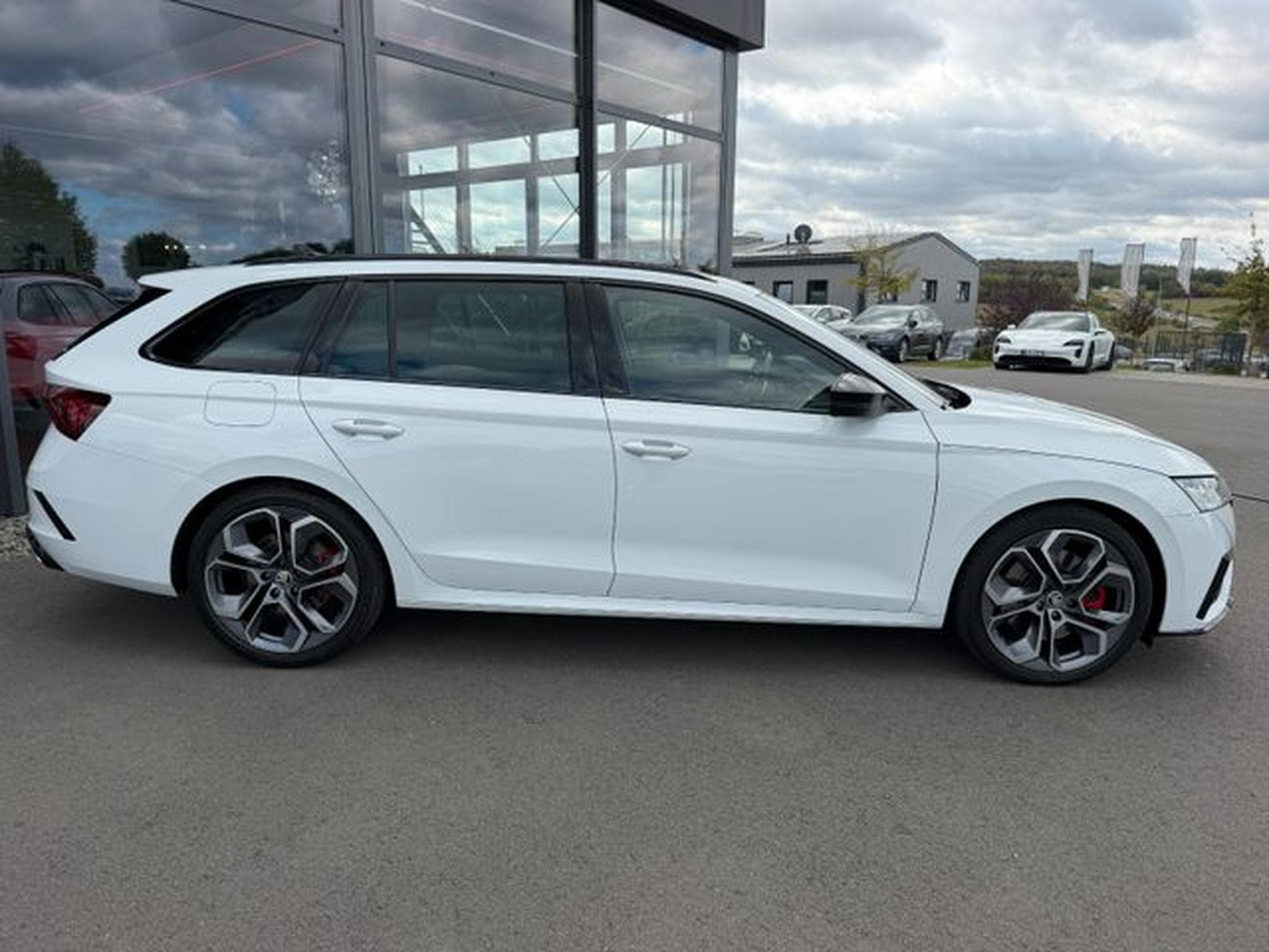 Skoda Octavia Octavia 2.0TSI RS 19" eAHK 4xSHZ Keyless Kamera (2024) - Photo 5