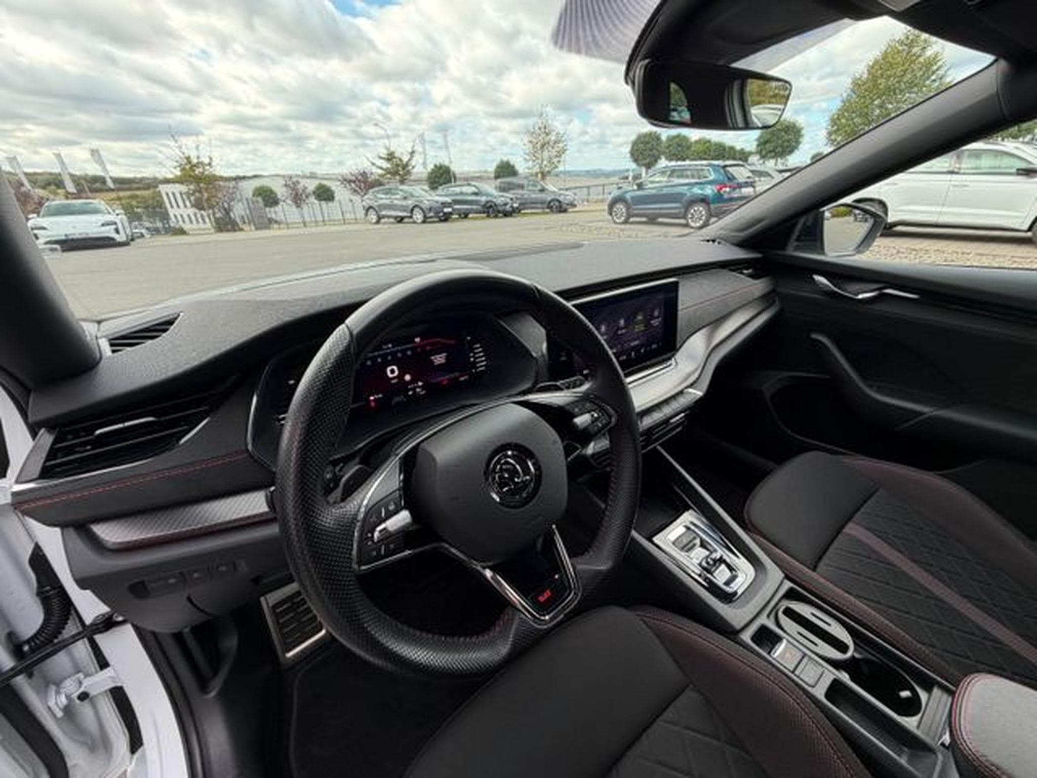 Skoda Octavia Octavia 2.0TSI RS 19" eAHK 4xSHZ Keyless Kamera (2024) - Photo 11