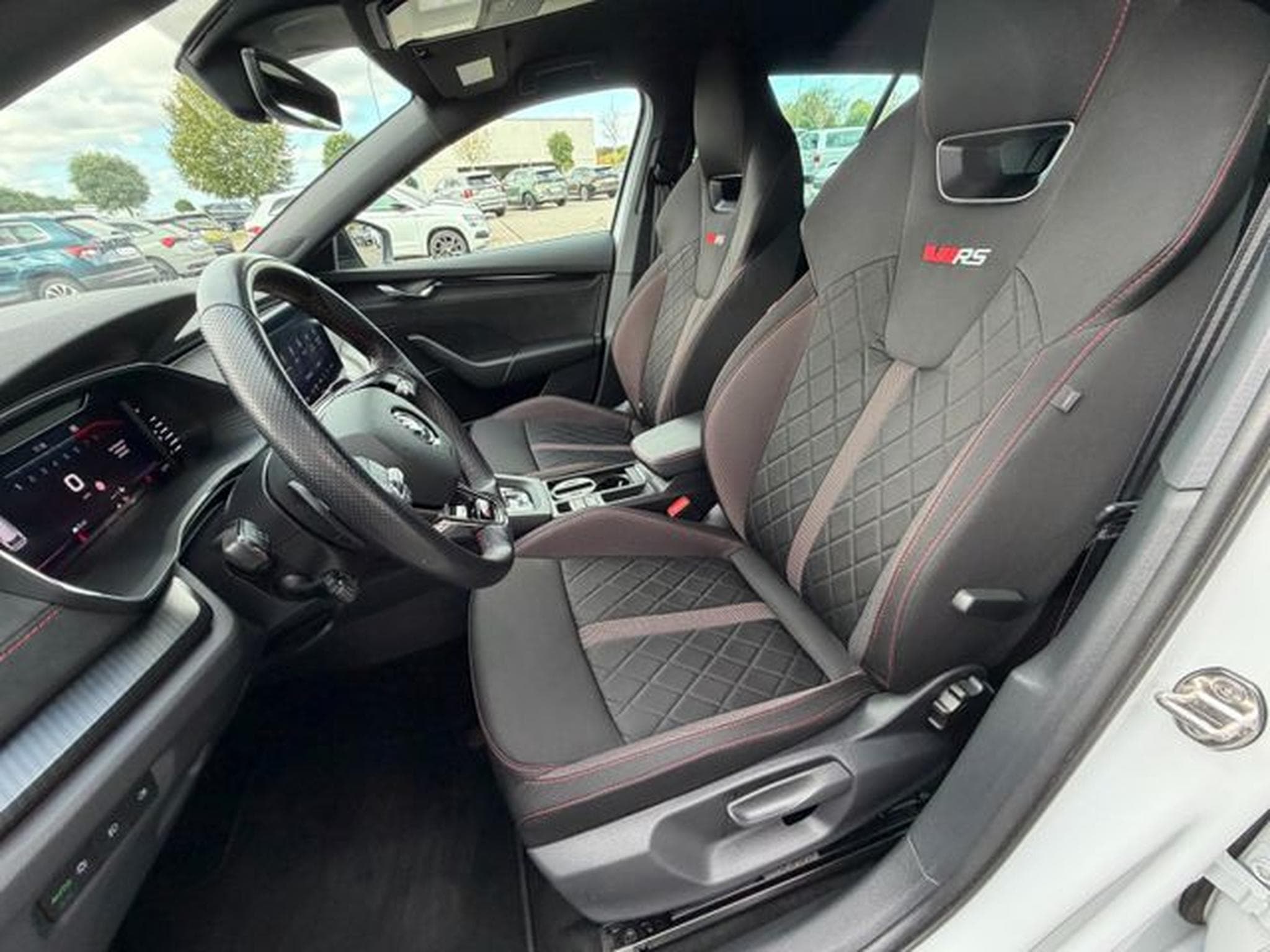 Skoda Octavia Octavia 2.0TSI RS 19" eAHK 4xSHZ Keyless Kamera (2024) - Photo 10
