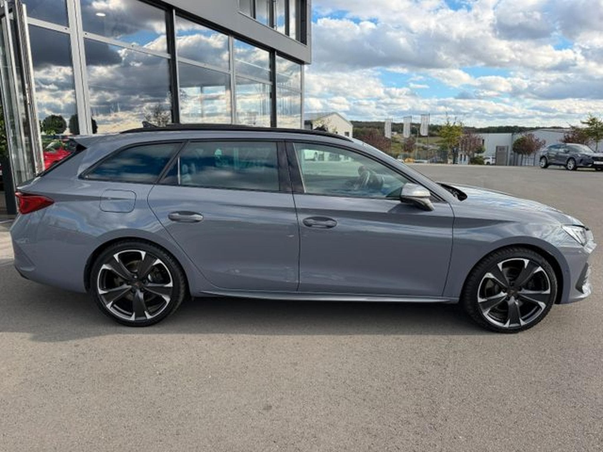 Cupra Leon Leon 2,0TSi Sportstourer 19"Pano Leder AHK ACC (2023) - Photo 5