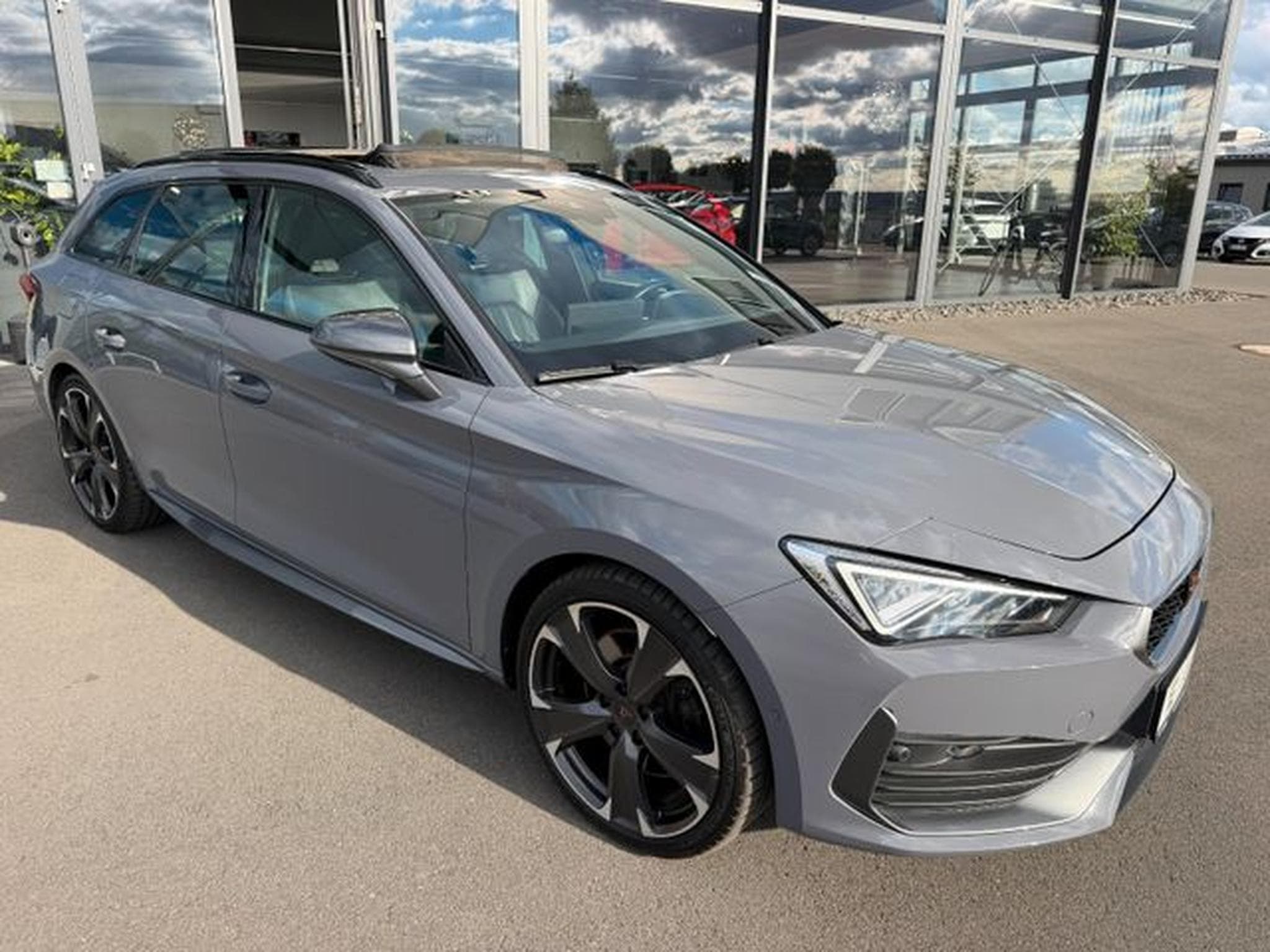 Cupra Leon Leon 2,0TSi Sportstourer 19"Pano Leder AHK ACC (2023) - Photo 4