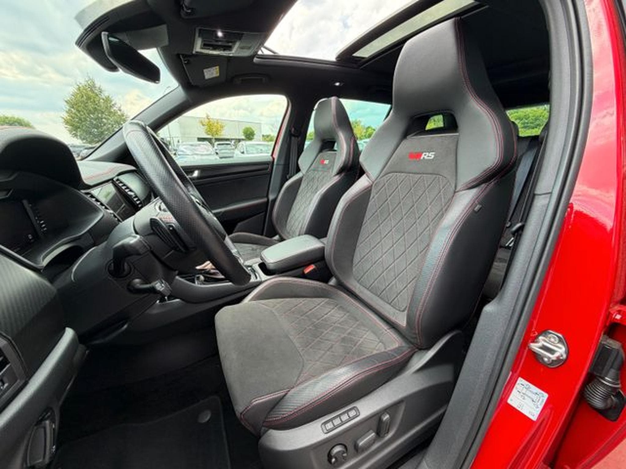Skoda Kodiaq Kodiaq 2,0TSi RS 4x4 Pano AHK Alcantara Keyless (2022) - Foto 10