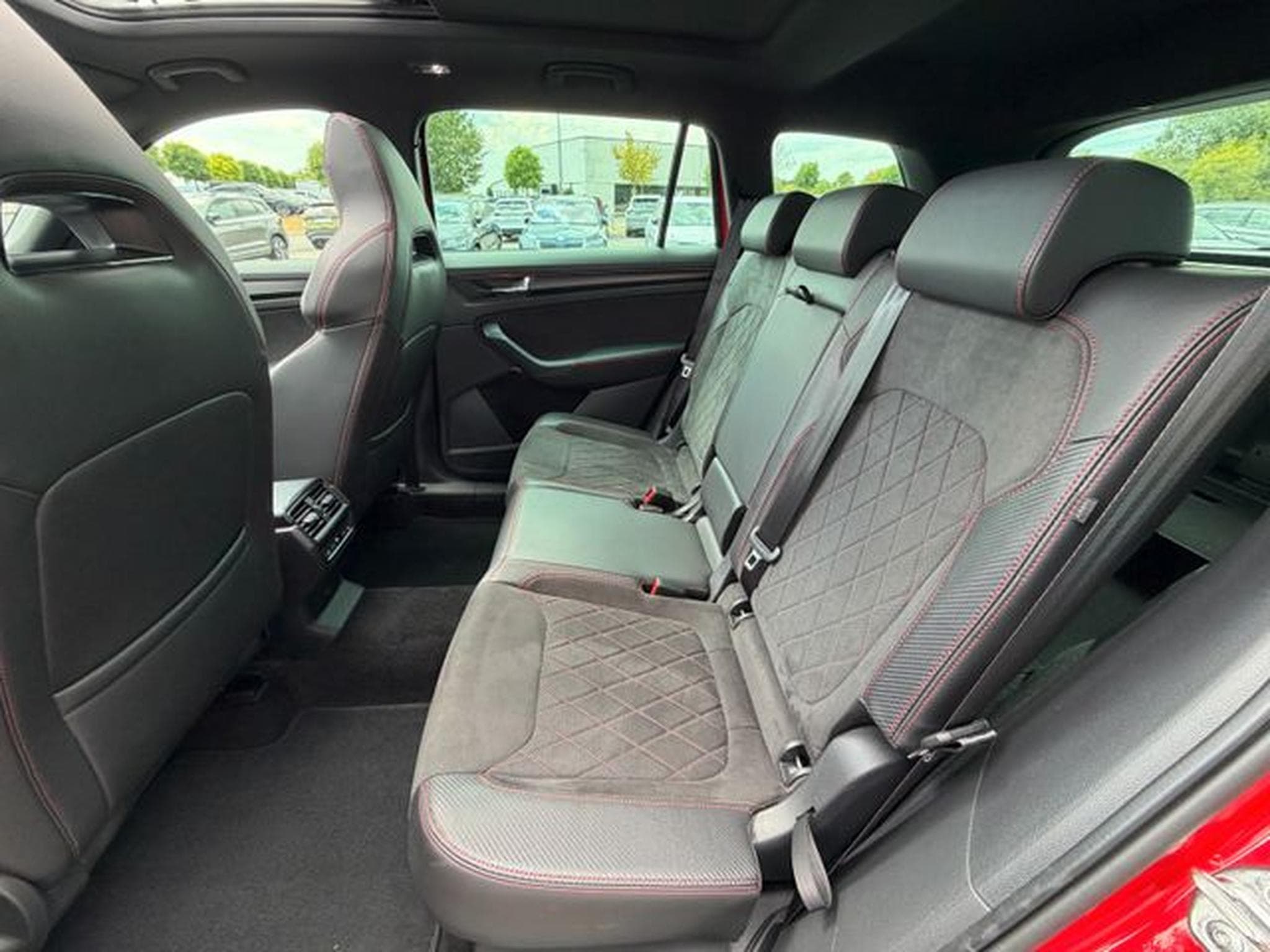 Skoda Kodiaq Kodiaq 2,0TSi RS 4x4 Pano AHK Alcantara Keyless (2022) - Foto 12