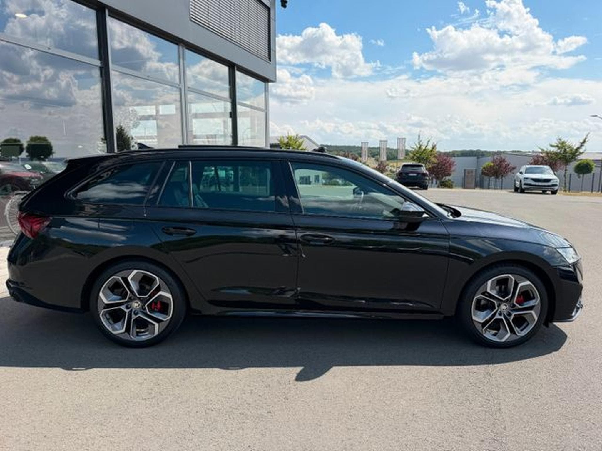 Skoda Octavia Octavia 2,0TDi Combi RS Pano 19" Alcan. Massage (2023) - Foto 4