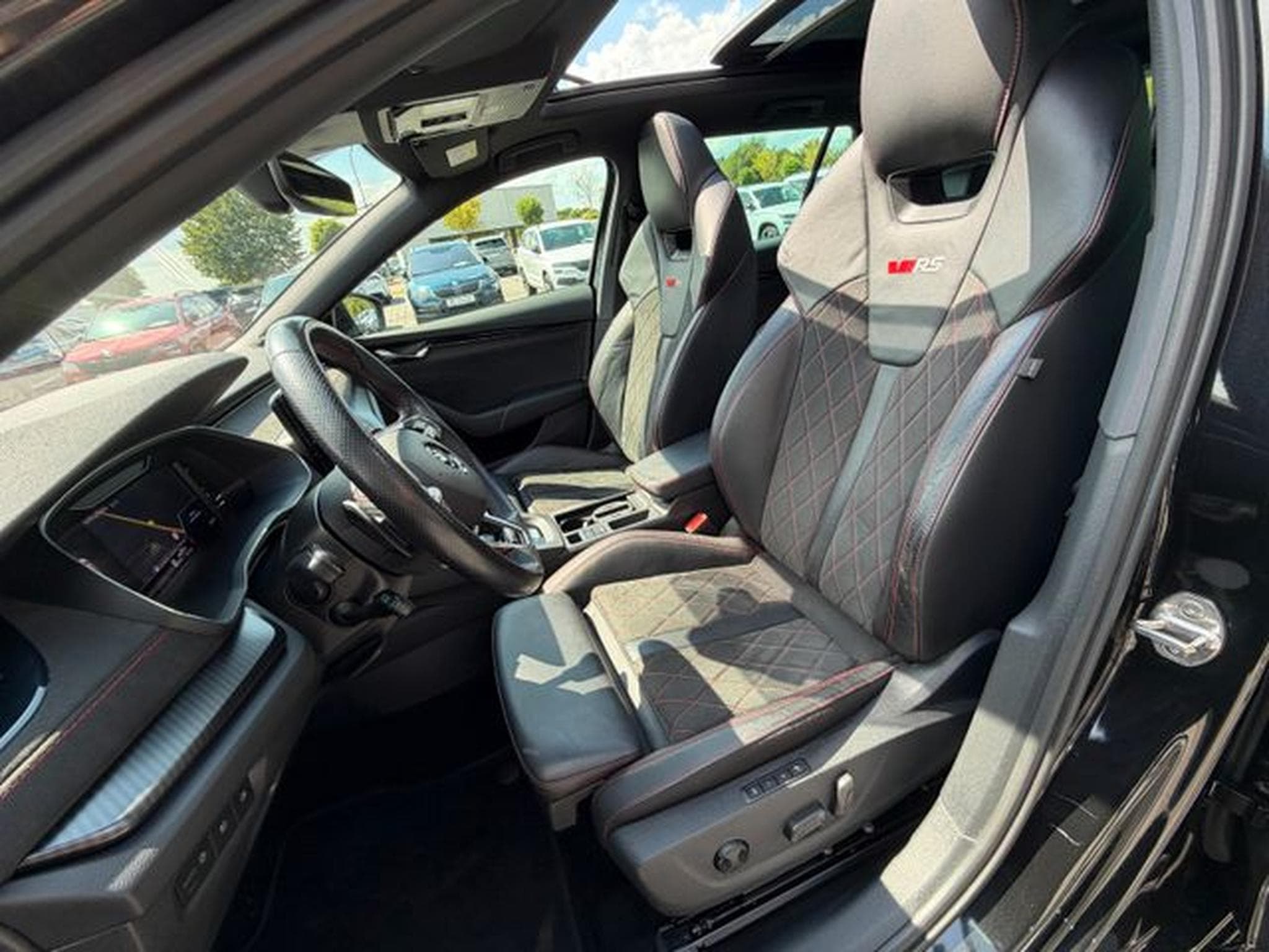 Skoda Octavia Octavia 2,0TDi Combi RS Pano 19" Alcan. Massage (2023) - Foto 9