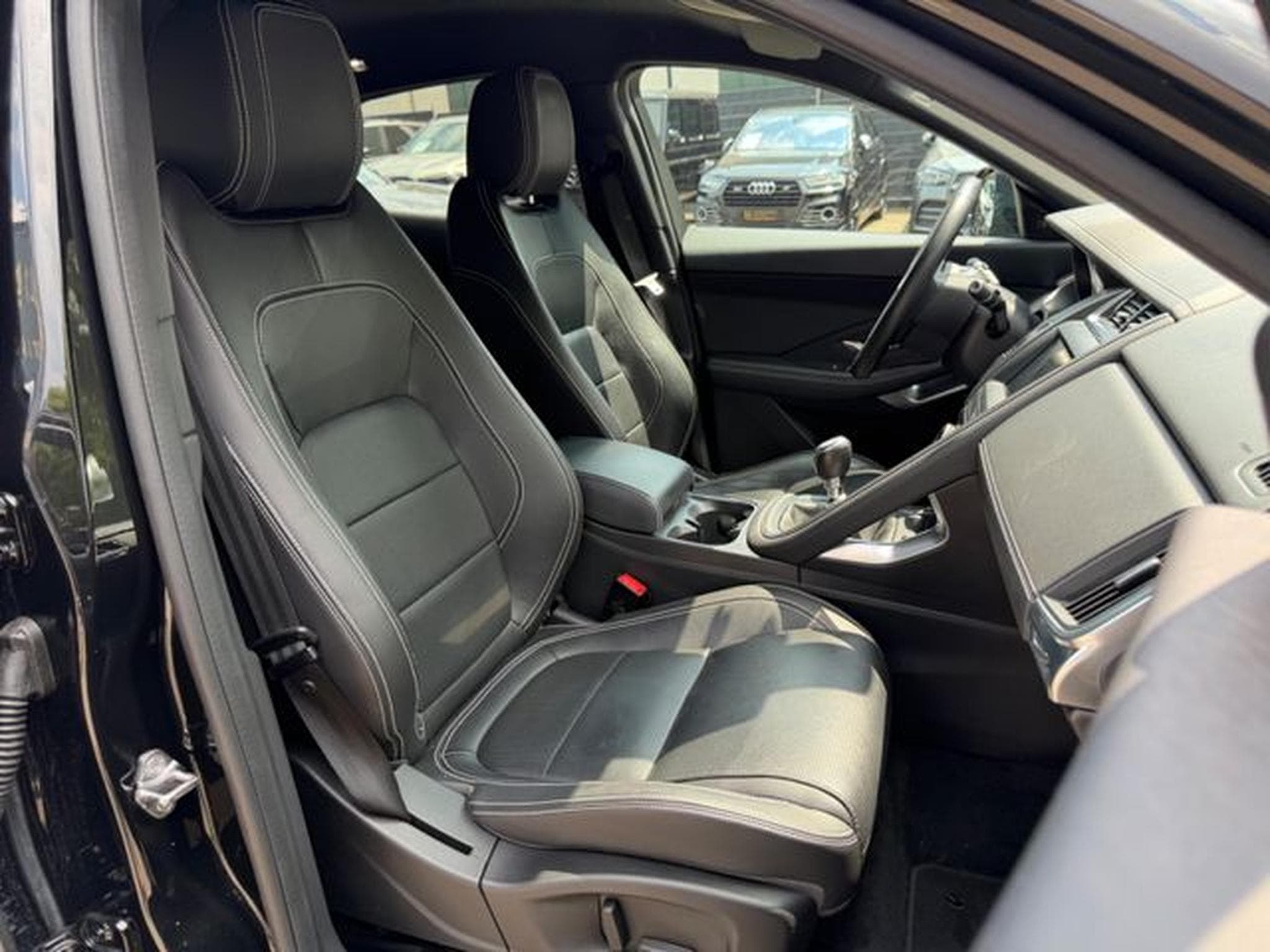 Jaguar E-Pace E-PACE  R-DYNAMIC S AWD*LED*R-KAMERA*NAVI* (2020) - Photo 15