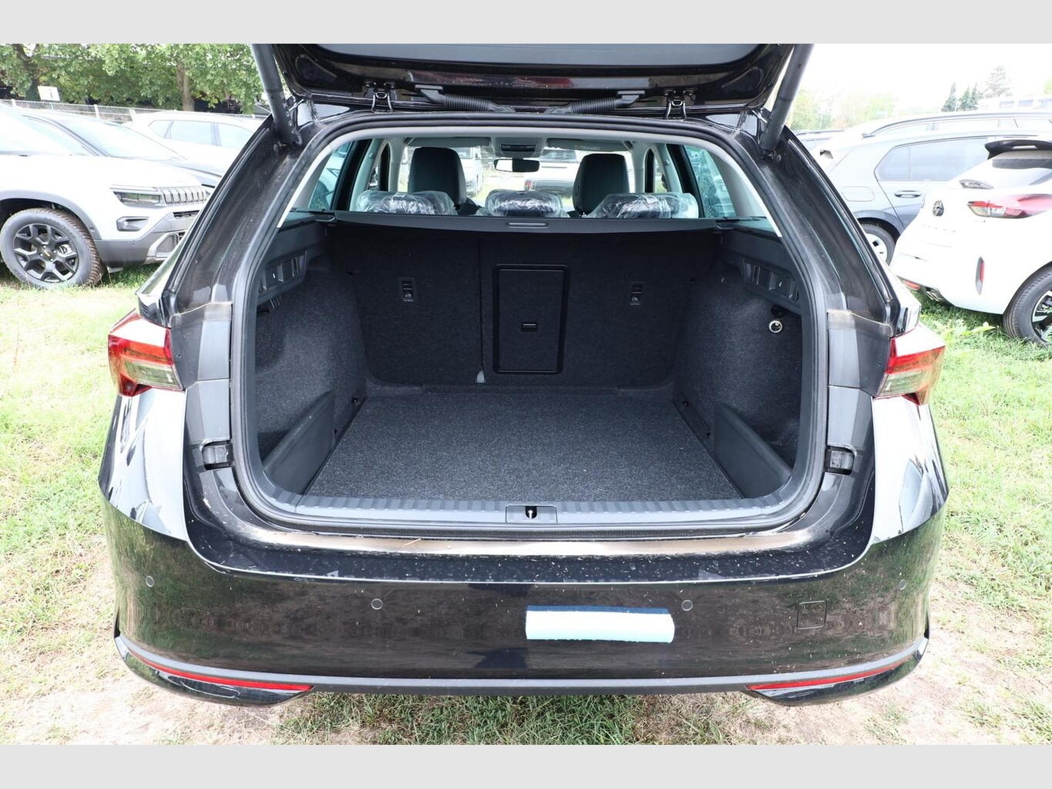 Skoda Octavia Selection (2025) - Foto 11