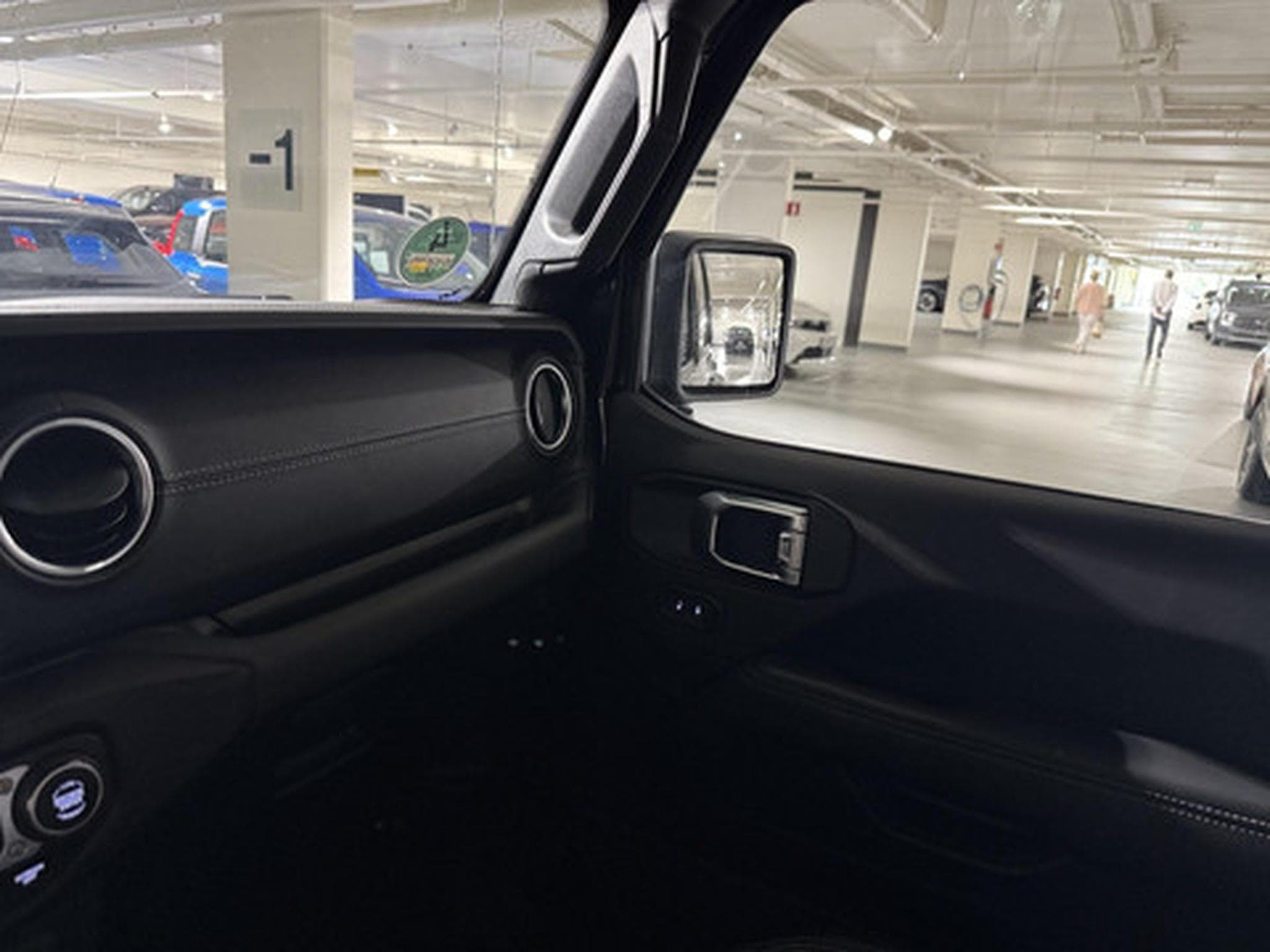 Jeep Wrangler 2.0 T-GDi Unlimited Sahara Automatik (2023) - Photo 4
