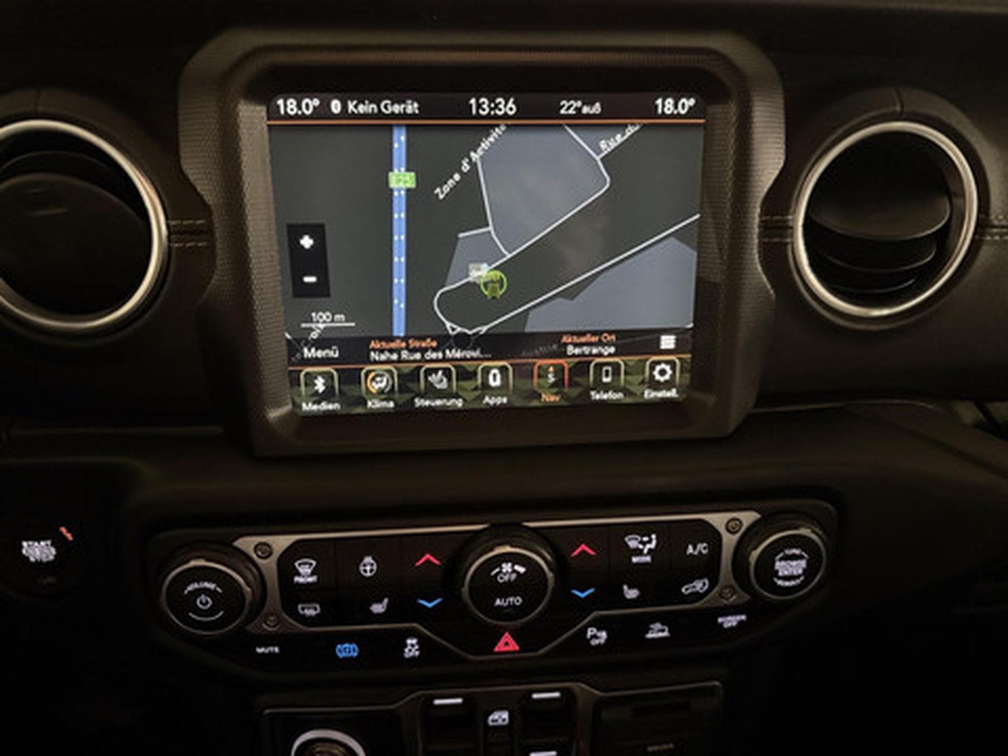 Jeep Wrangler 2.0 T-GDi Unlimited Sahara Automatik (2023) - Photo 3