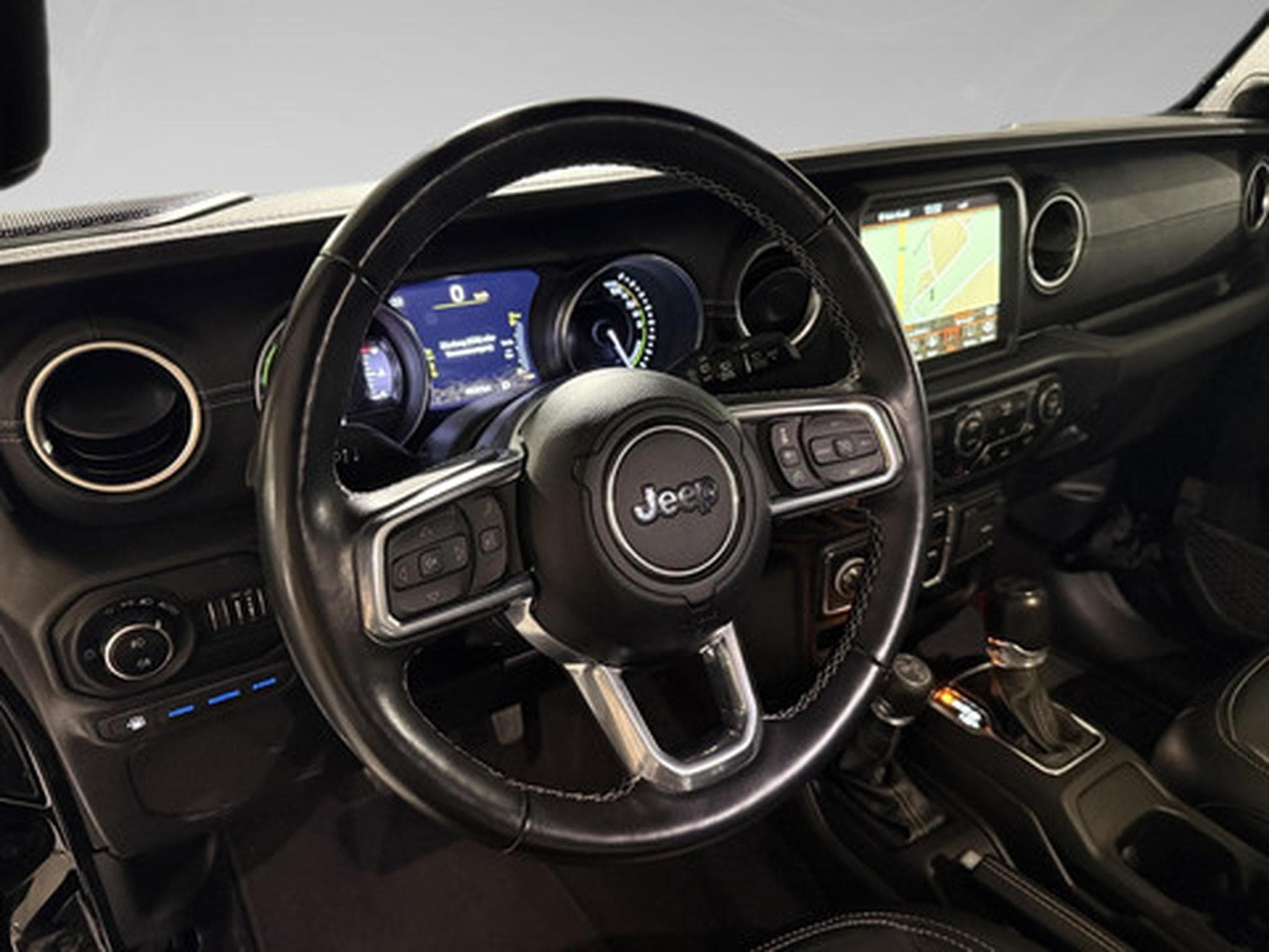 Jeep Wrangler 2.0 T-GDi Unlimited Sahara Automatik (2023) - Photo 9