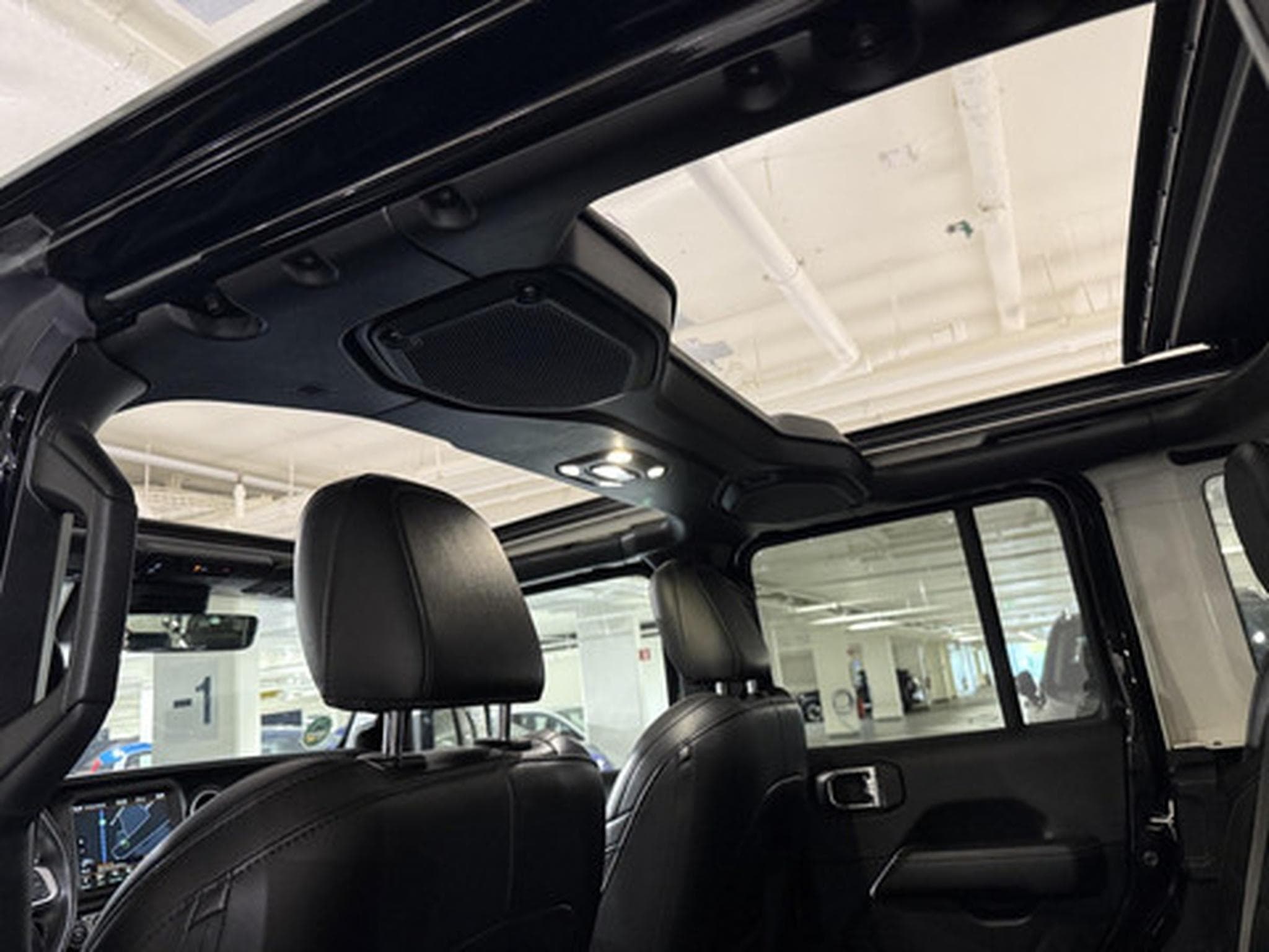 Jeep Wrangler 2.0 T-GDi Unlimited Sahara Automatik (2023) - Photo 13