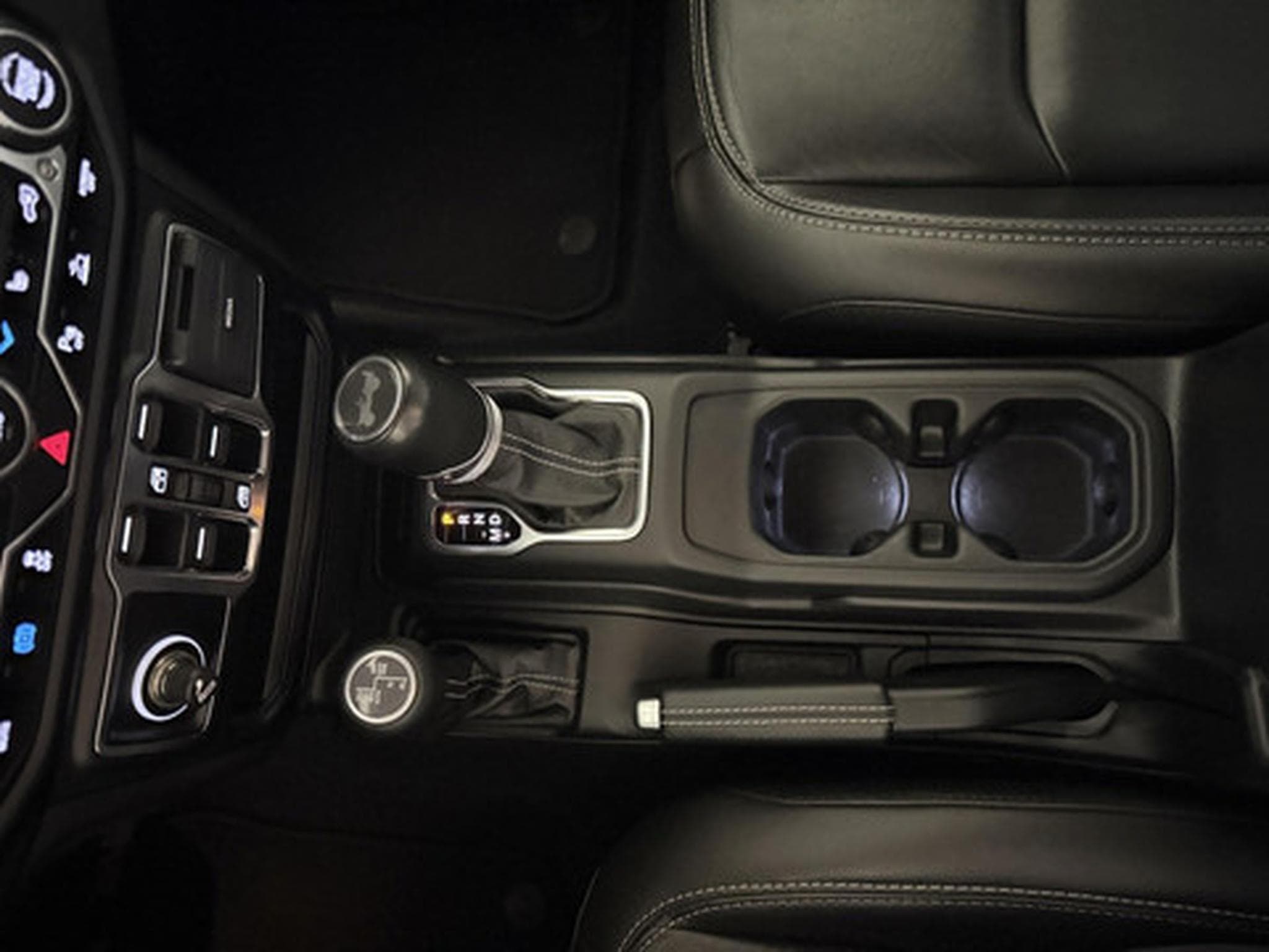 Jeep Wrangler 2.0 T-GDi Unlimited Sahara Automatik (2023) - Photo 10