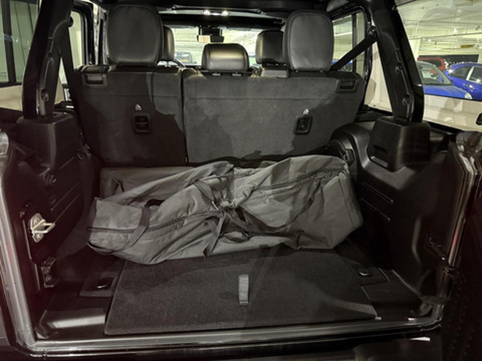 Jeep Wrangler 2.0 T-GDi Unlimited Sahara Automatik (2023) - Photo 12