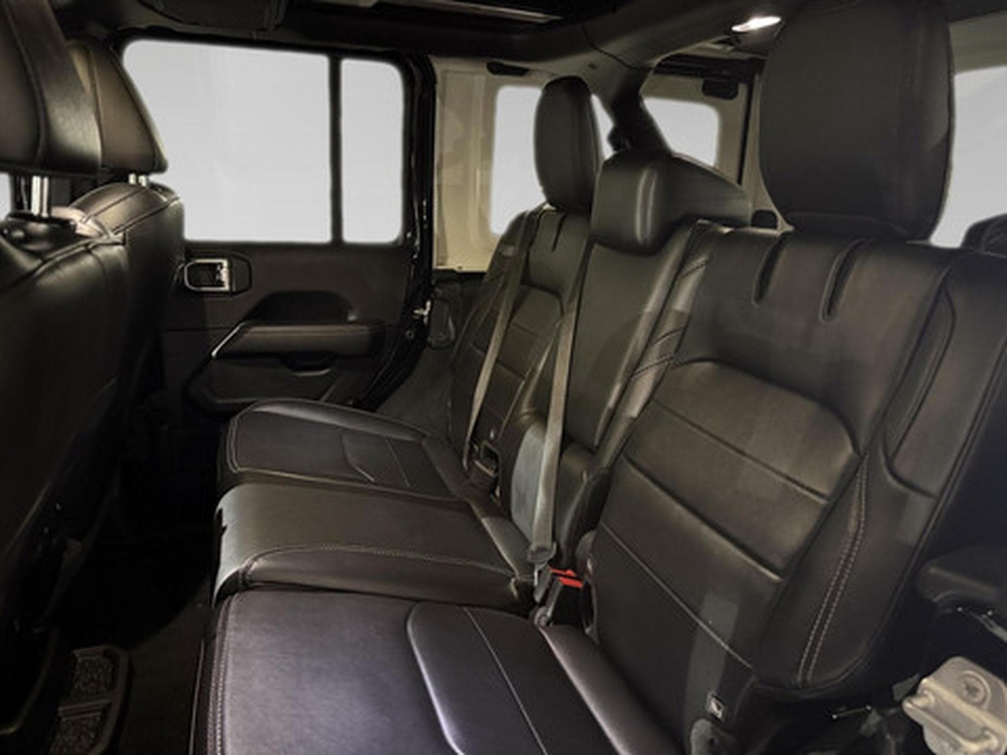 Jeep Wrangler 2.0 T-GDi Unlimited Sahara Automatik (2023) - Photo 11