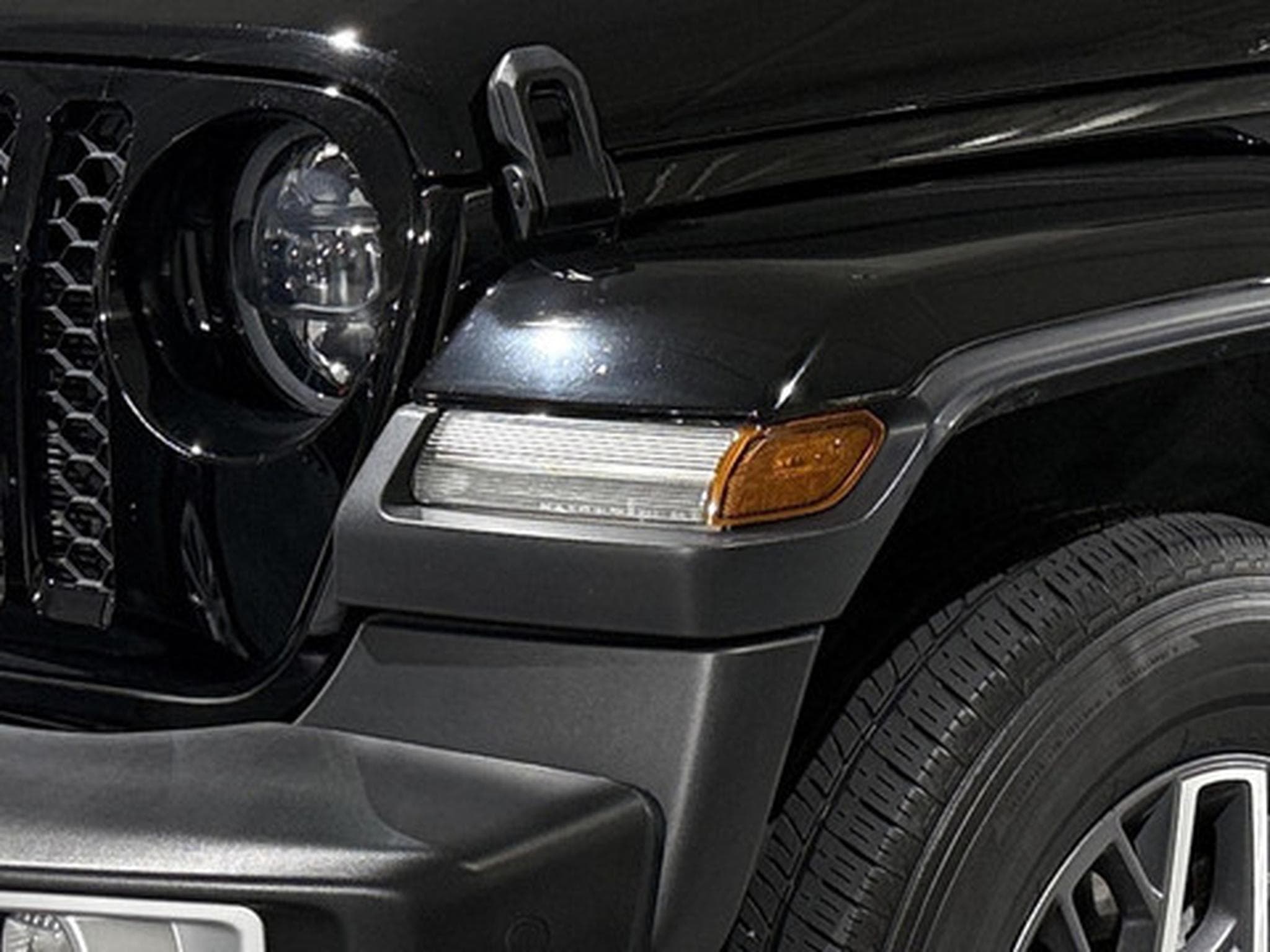 Jeep Wrangler 2.0 T-GDi Unlimited Sahara Automatik (2023) - Photo 22