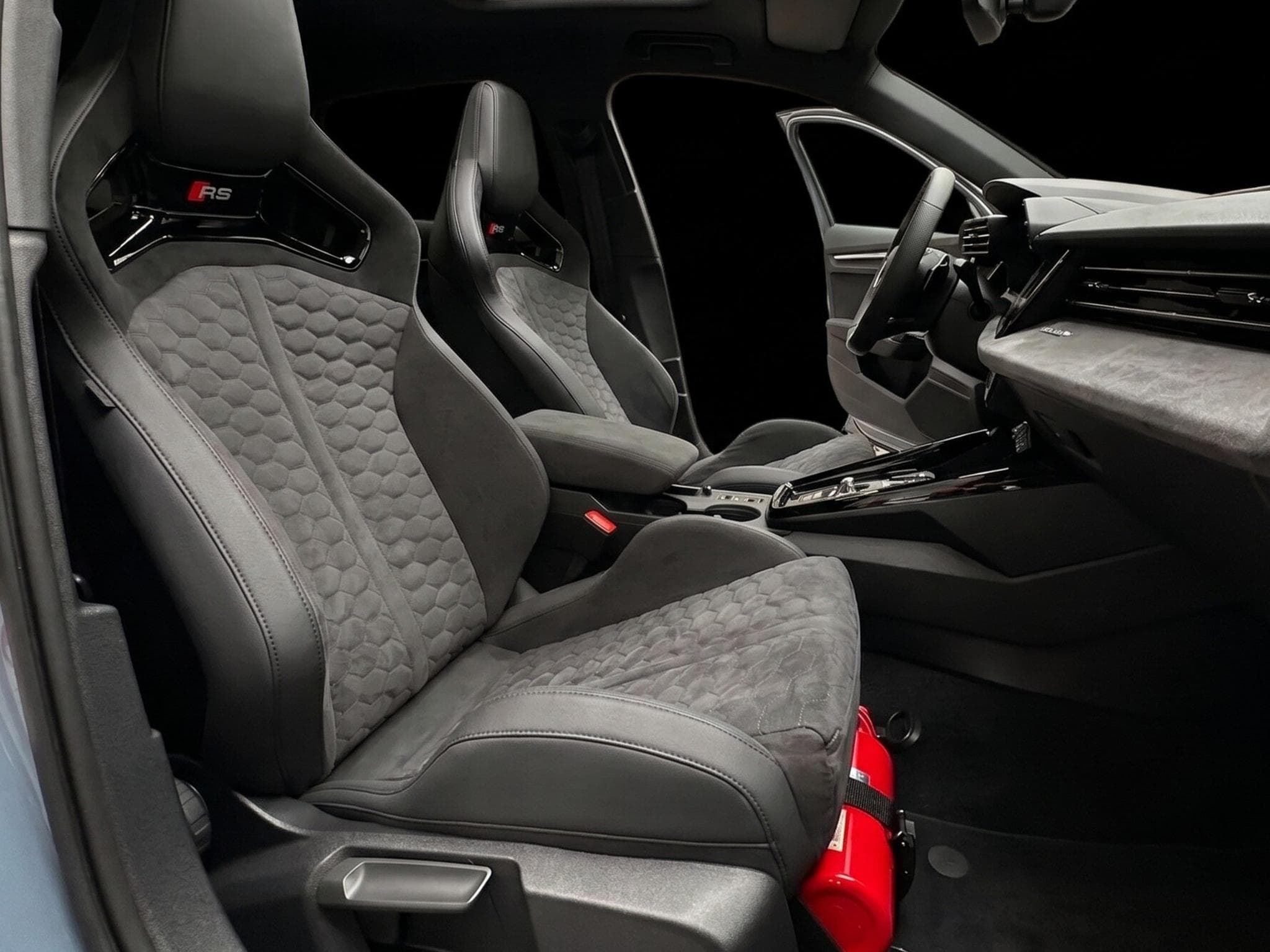 Audi RS3 NEW MODEL / GARANTIE-AUDI-2029 / RS-SEATS/ PACK CARBON (2026) - Photo 4