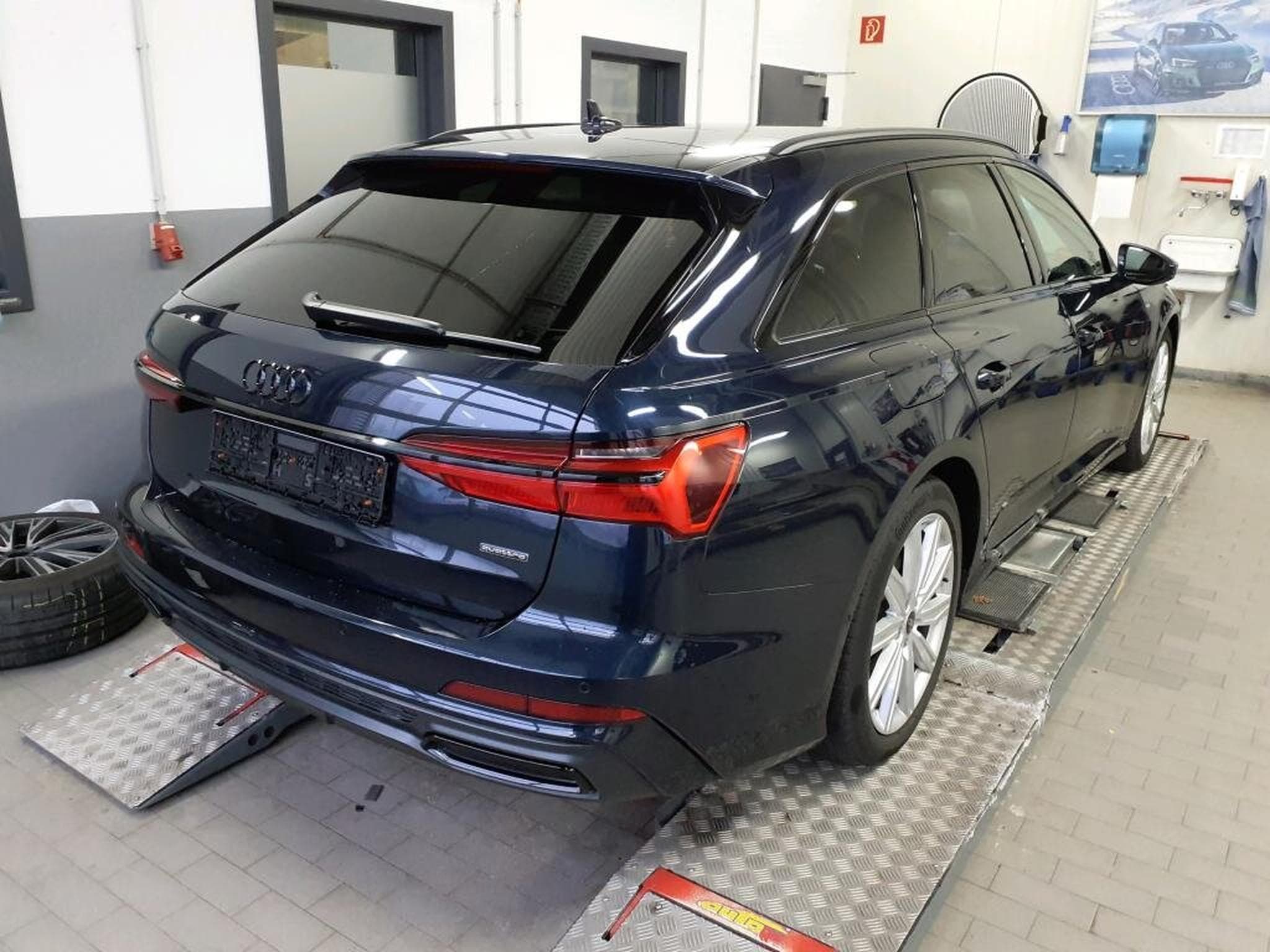 Audi A6 A6 Avant SLINE Quattro 2.0 55 TFSI 340 CV DSG 7 (2023) - Foto 3