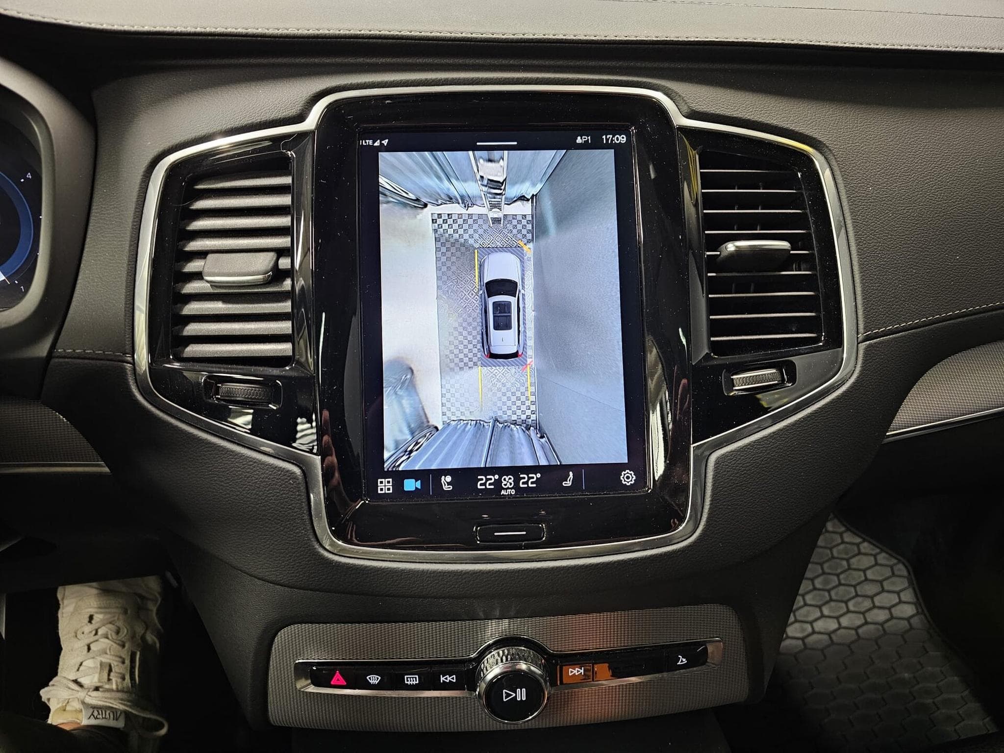 Volvo XC90 SUV (2023) - Photo 10