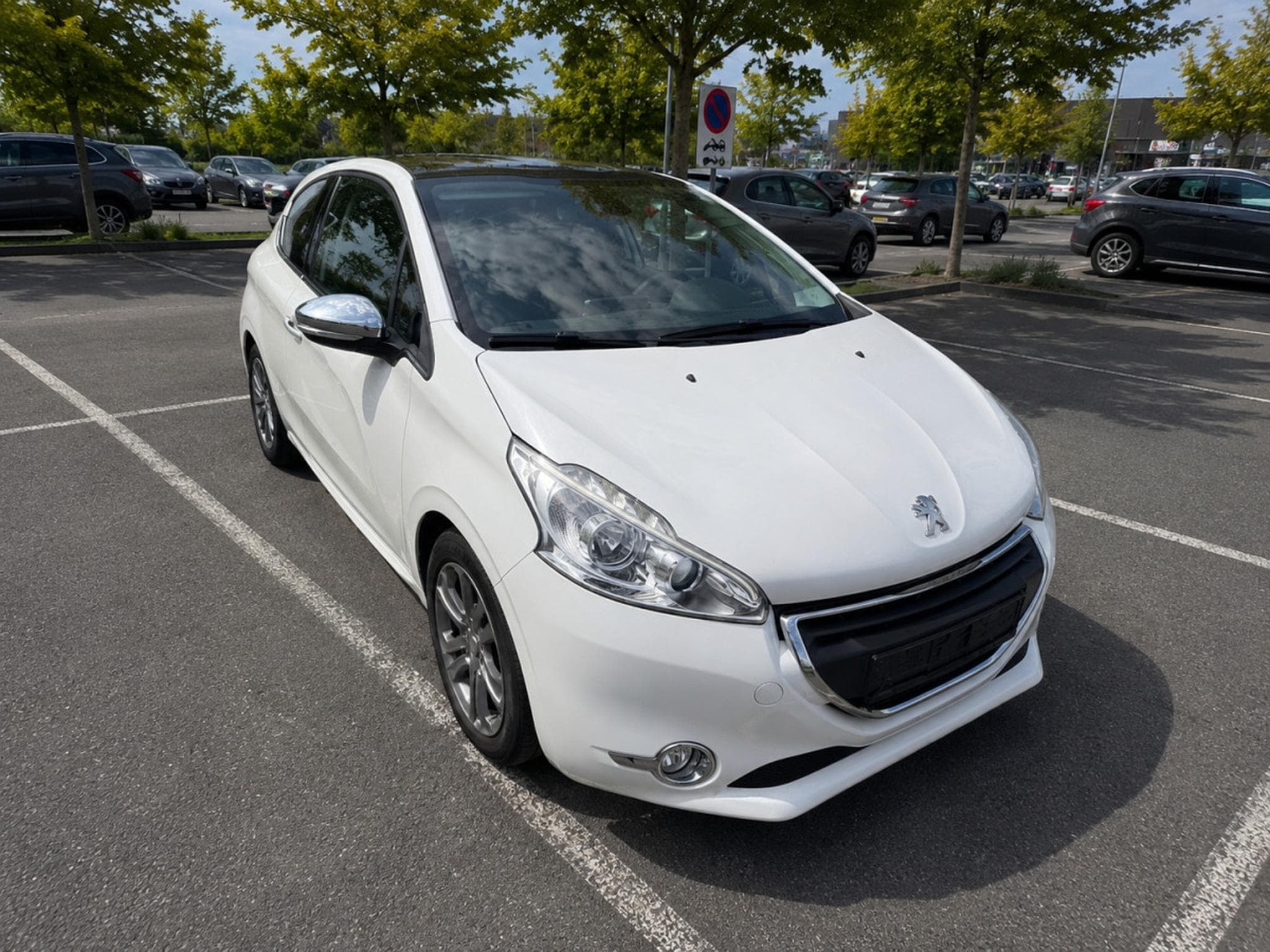 Peugeot 208 1.6 16v Allure Pano Navi PDC (2014) - Photo 2