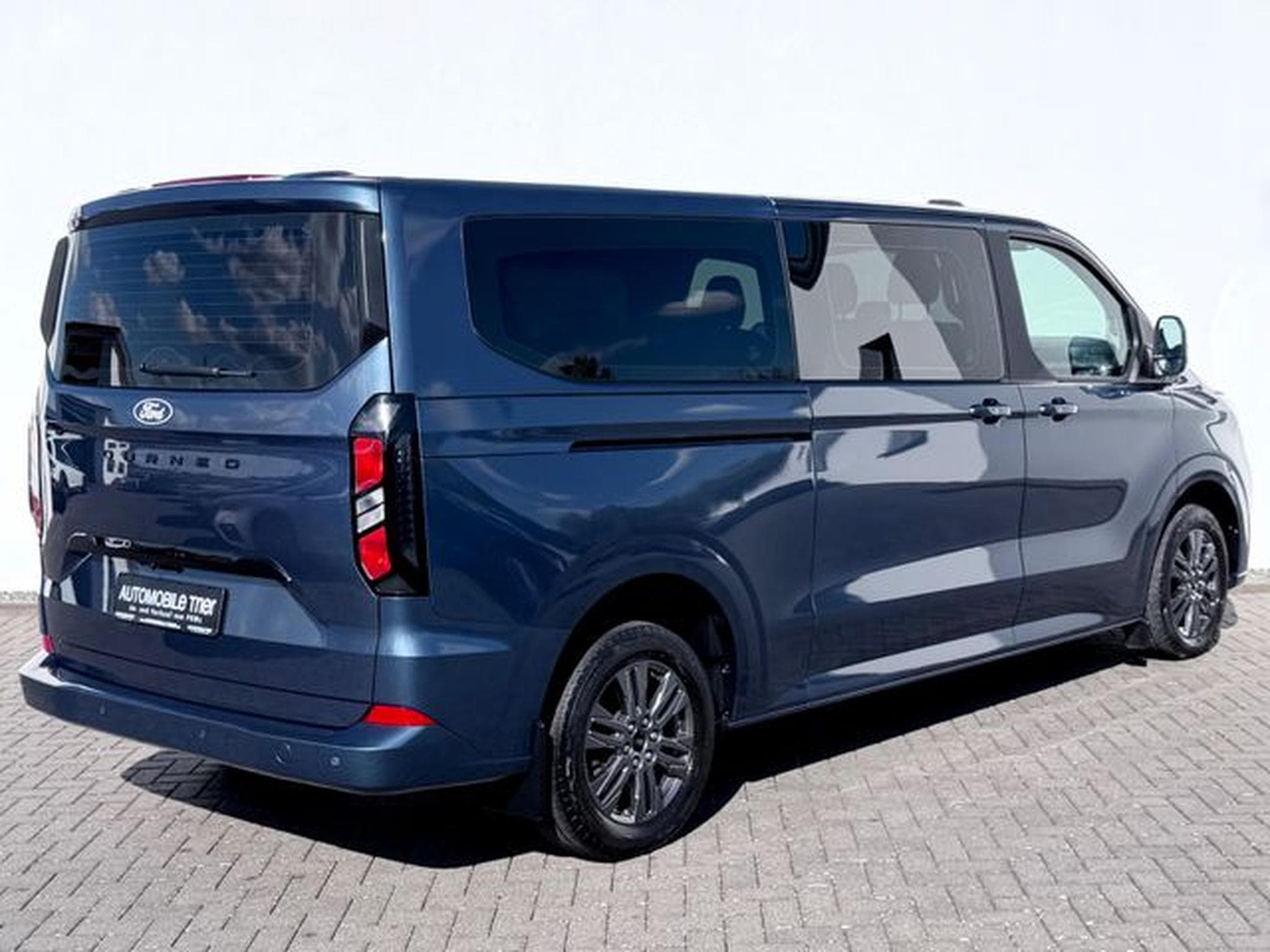 Ford Tourneo Tourneo Custom 2.0 EcoBlue L2 Titanium 9.Sitzer (2024) - Foto 5