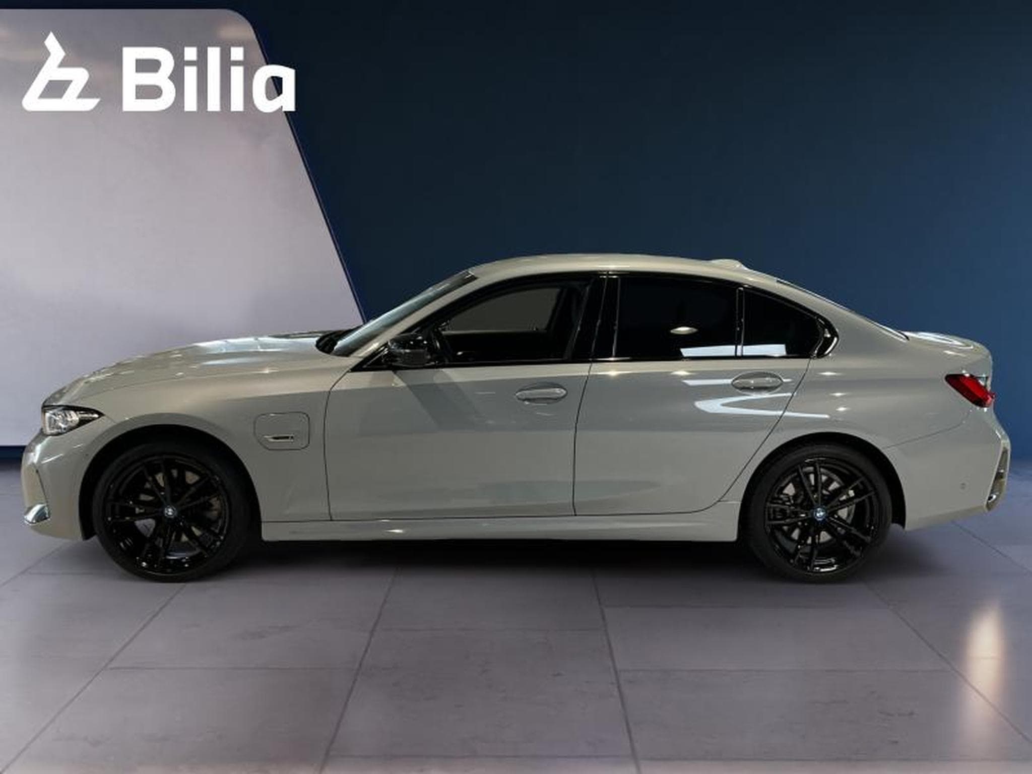 BMW 330 330e xDrive M Sport (2023) - Foto 3