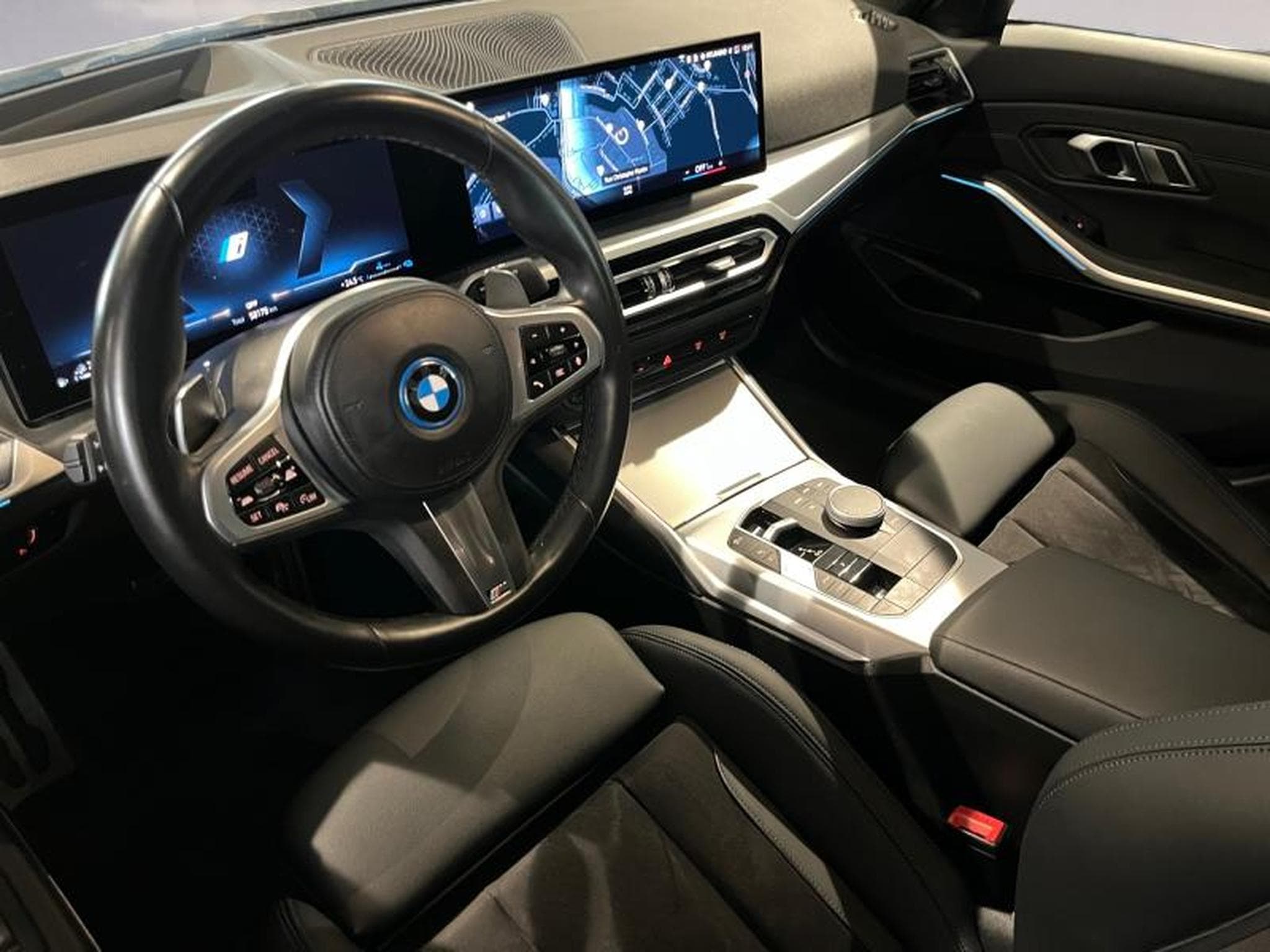 BMW 330 330e xDrive M Sport (2023) - Foto 10