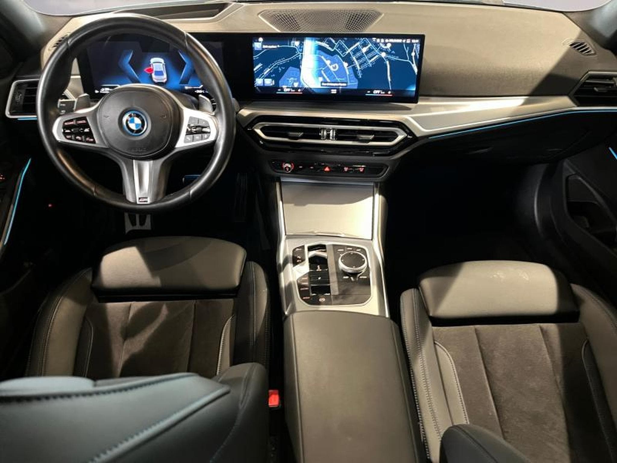 BMW 330 330e xDrive M Sport (2023) - Foto 8