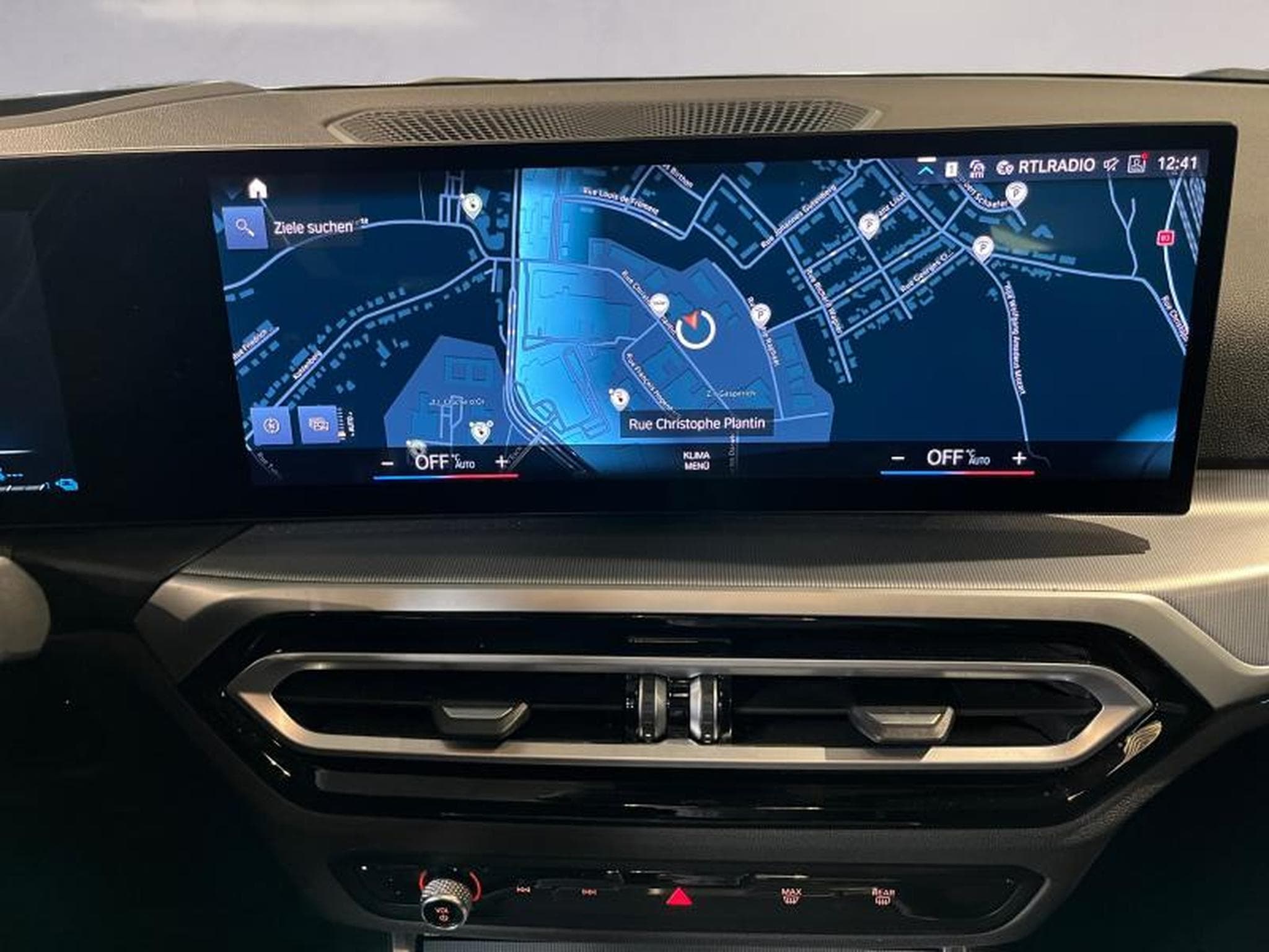 BMW 330 330e xDrive M Sport (2023) - Foto 11