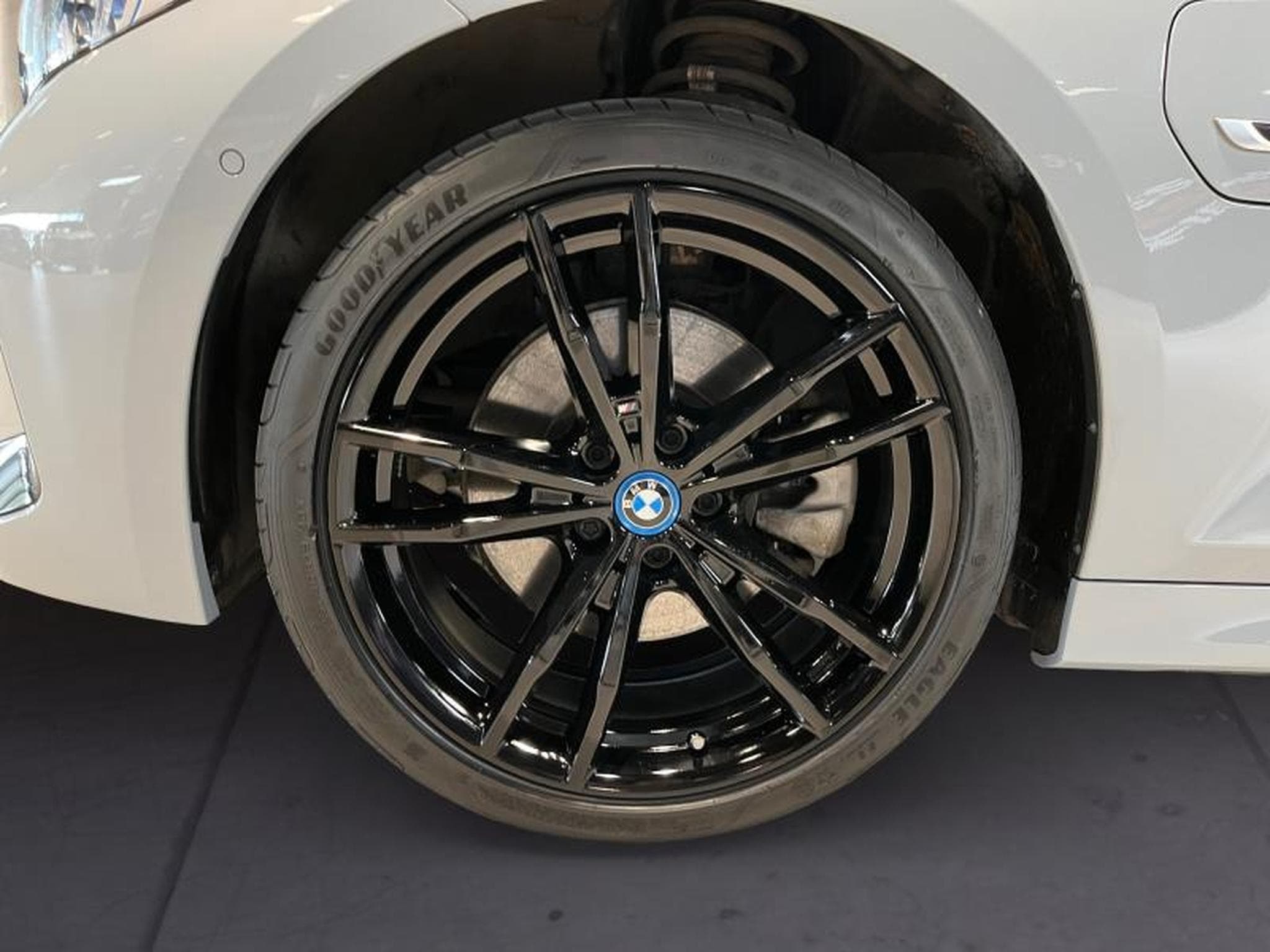BMW 330 330e xDrive M Sport (2023) - Foto 9