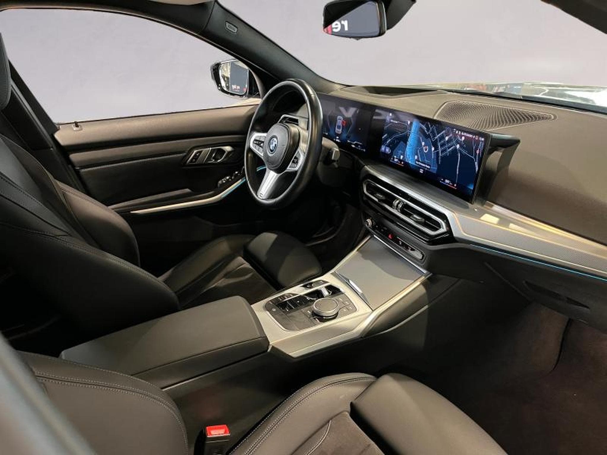 BMW 330 330e xDrive M Sport (2023) - Foto 12
