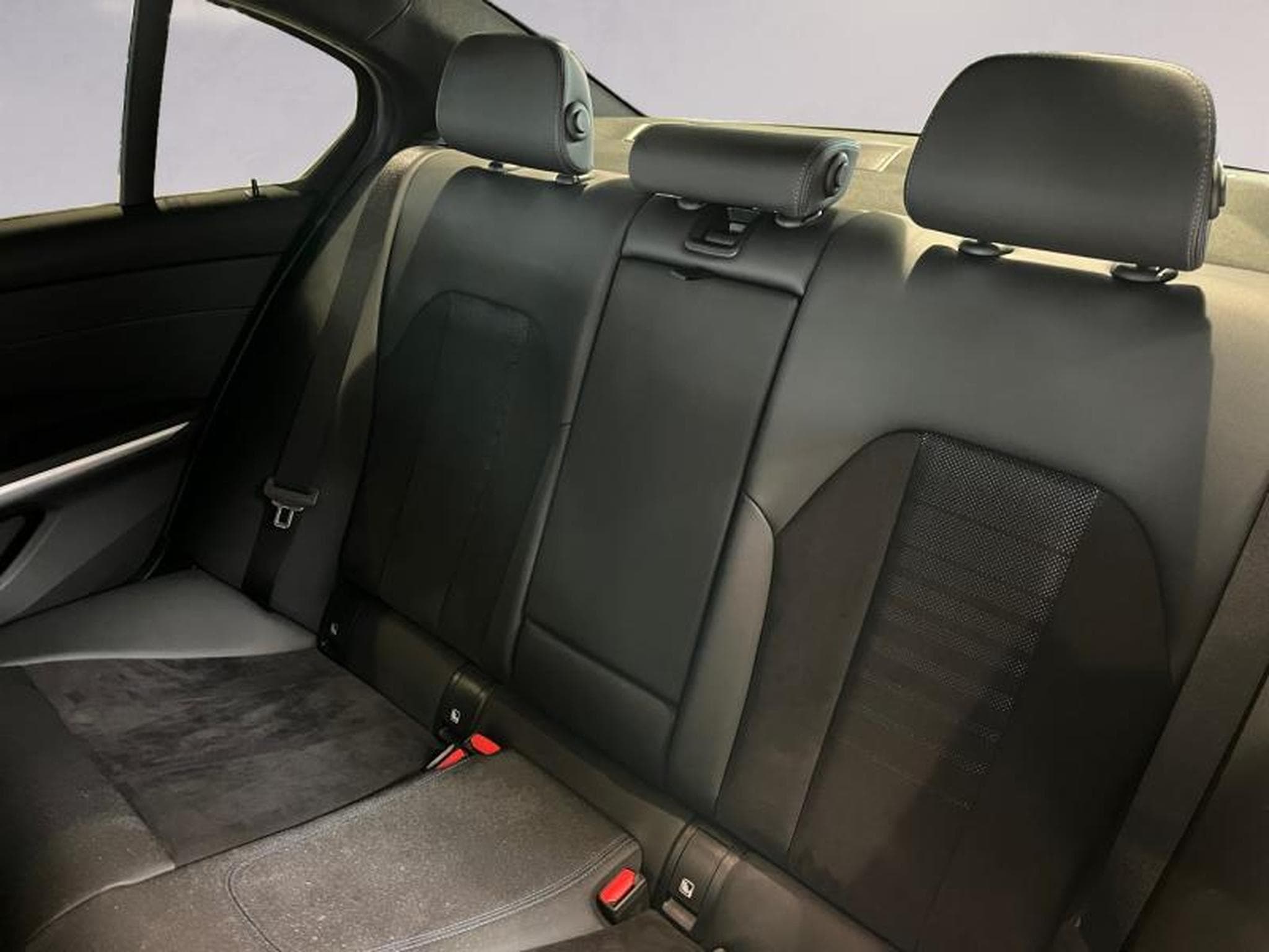 BMW 330 330e xDrive M Sport (2023) - Foto 13