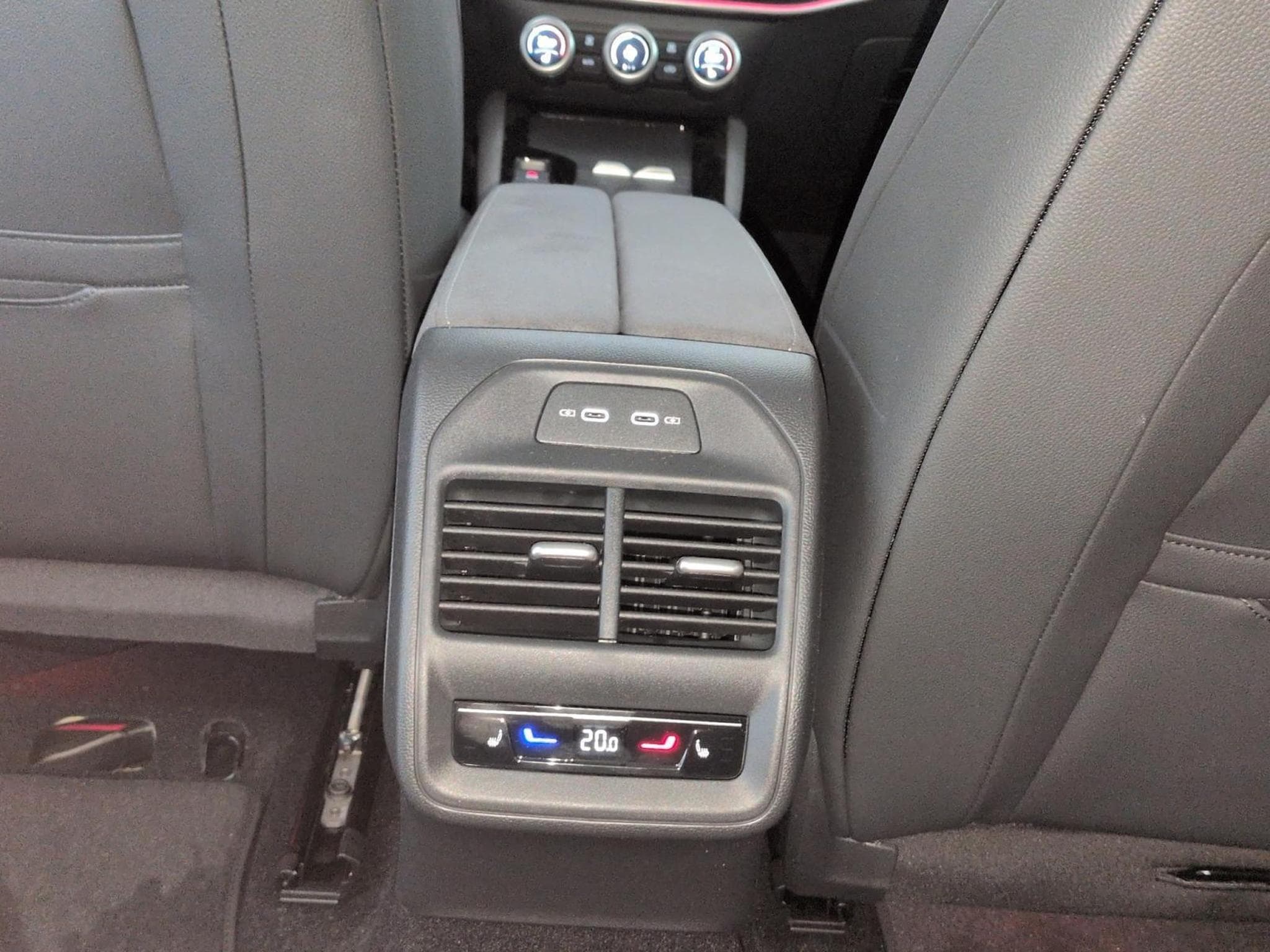 Skoda Superb Sportline (2026) - Photo 19