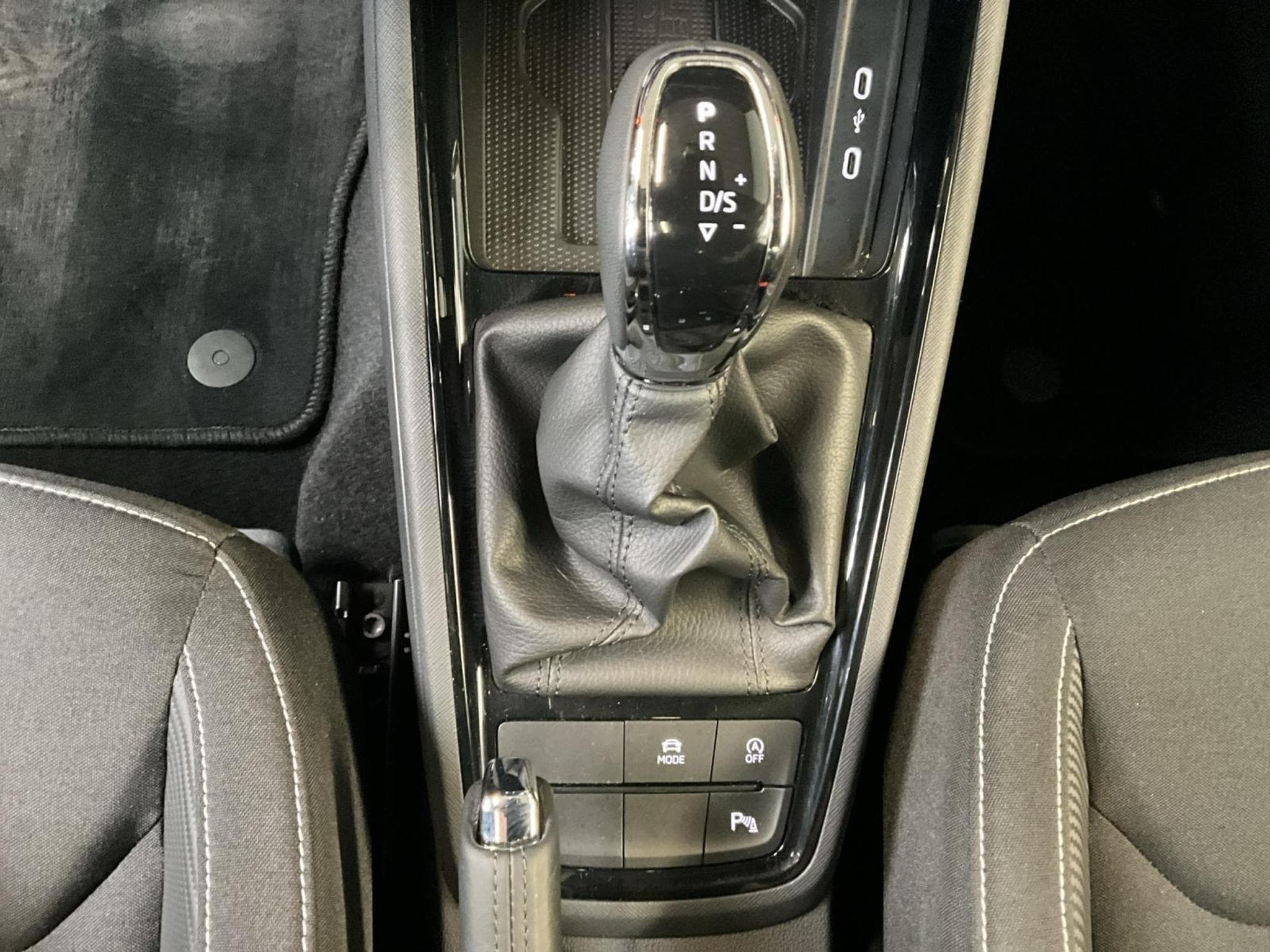 Skoda Kamiq Monte-Carlo+DSG+Led+Pano+Navi+DAB+ (2025) - Photo 12