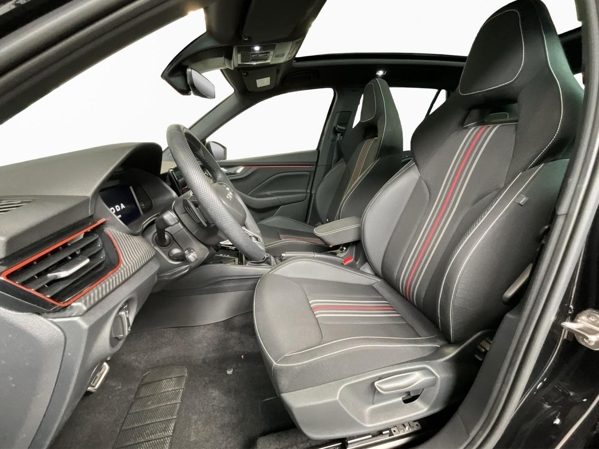 Skoda Kamiq Monte-Carlo+DSG+RearView+LED+P.Ass.-Drive+ (2025) - Photo 9
