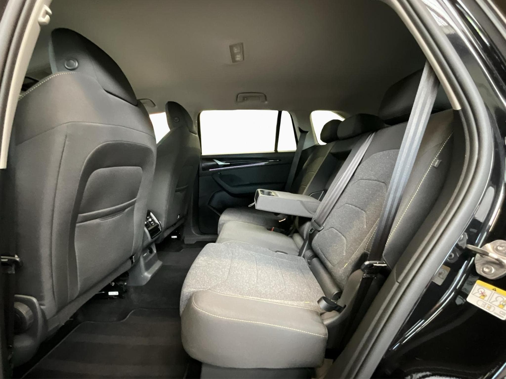 Skoda Kodiaq Selection+DSG+RearView+Navi+LED+digi (2025) - Foto 17